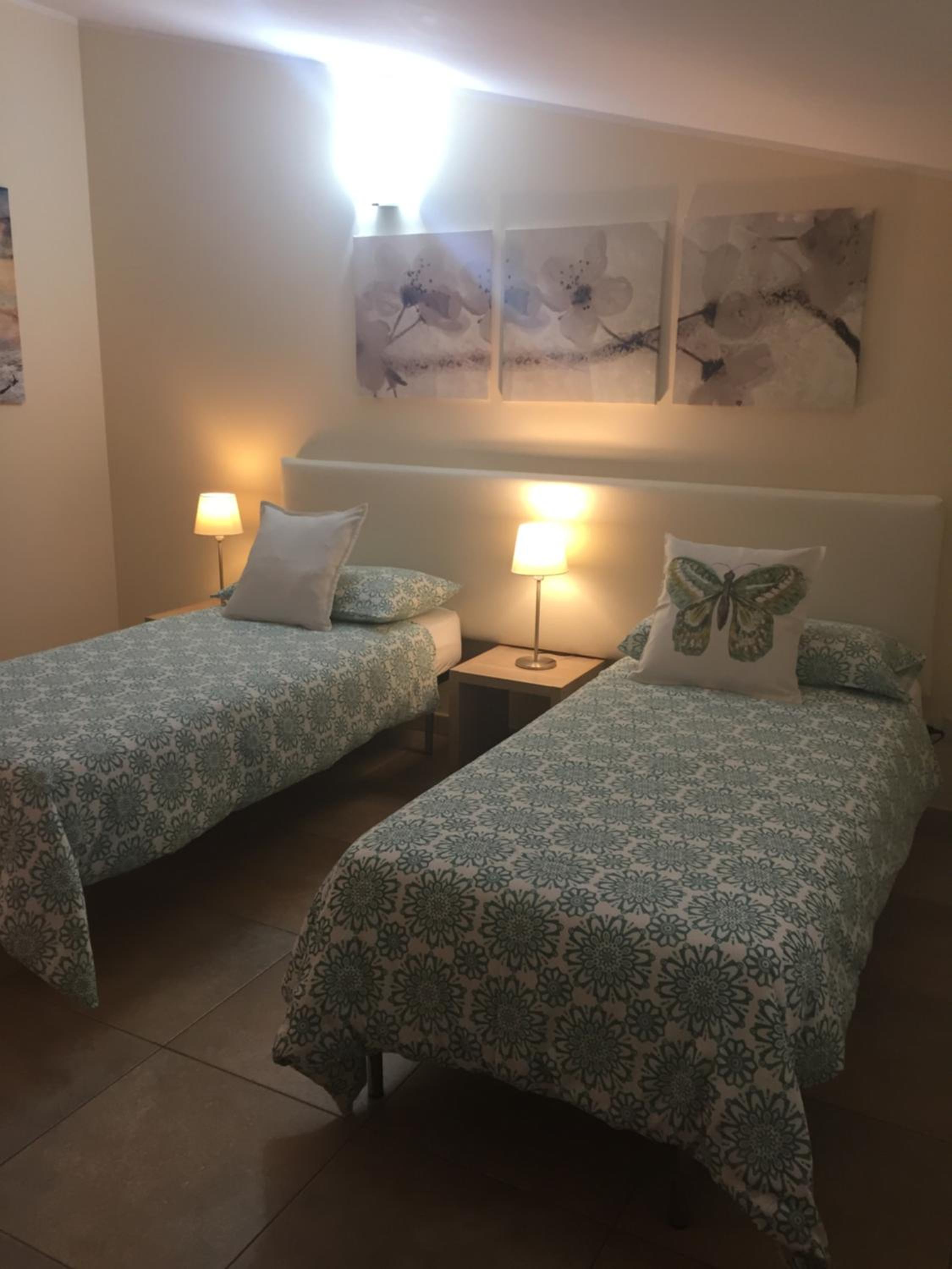 Two-Bedroom House - Photo 15