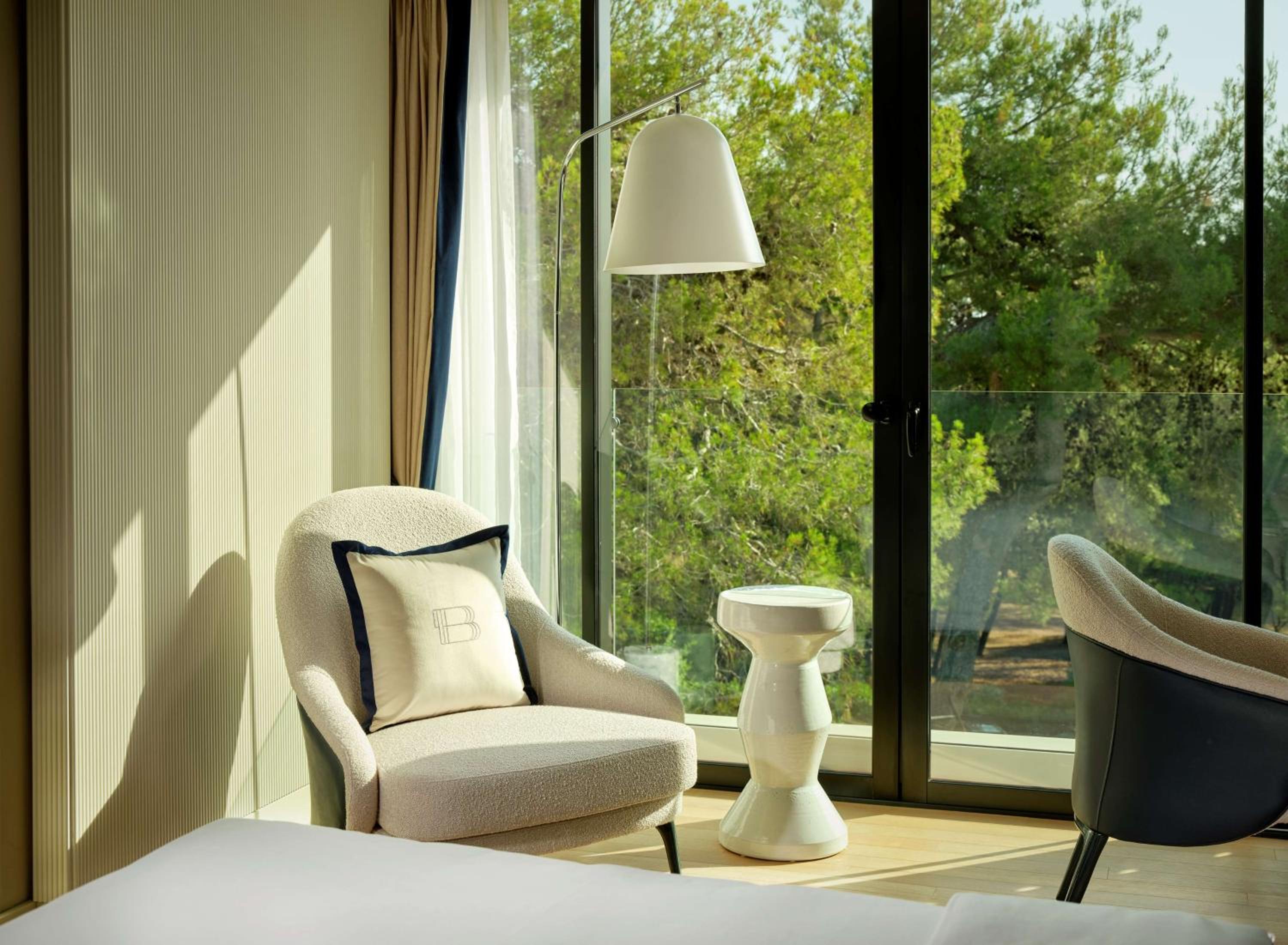 Collection Room - Garden View - Photo 2