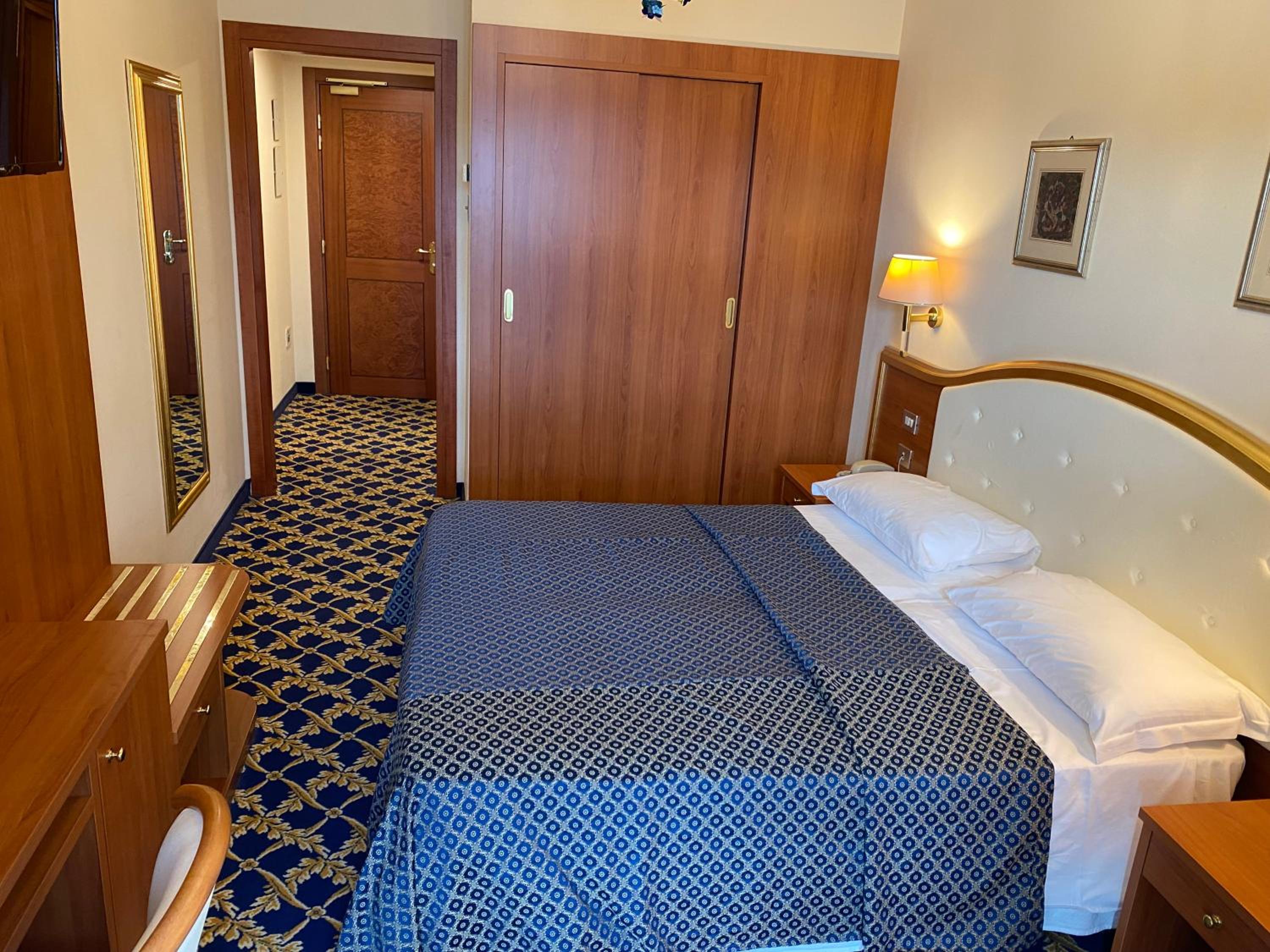 Standard Double or Twin Room - Photo 2