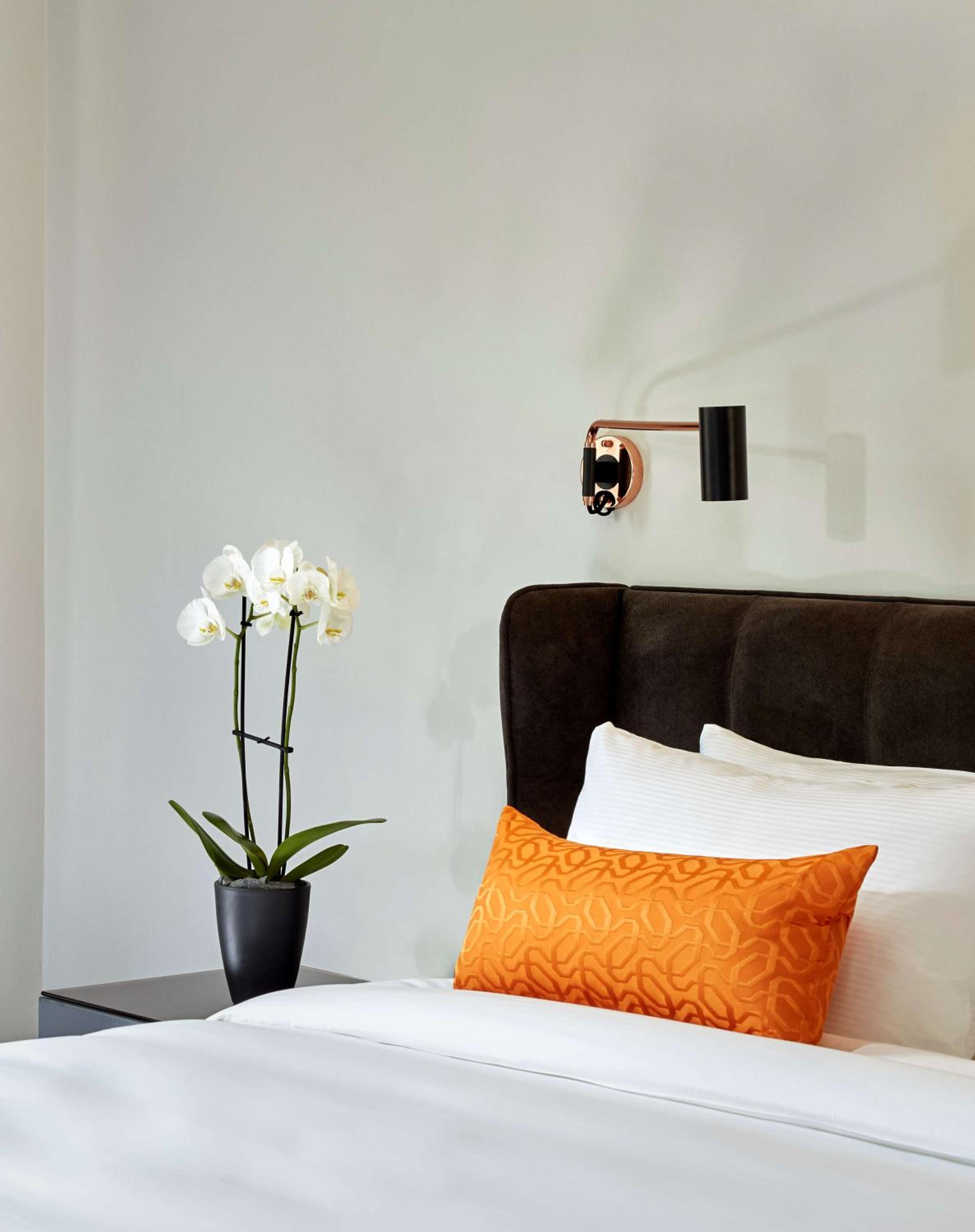 Superior Queen Room with Atrium View