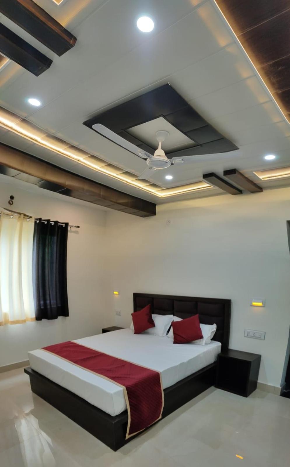 Deluxe Room (2 Adults + 1 Child)