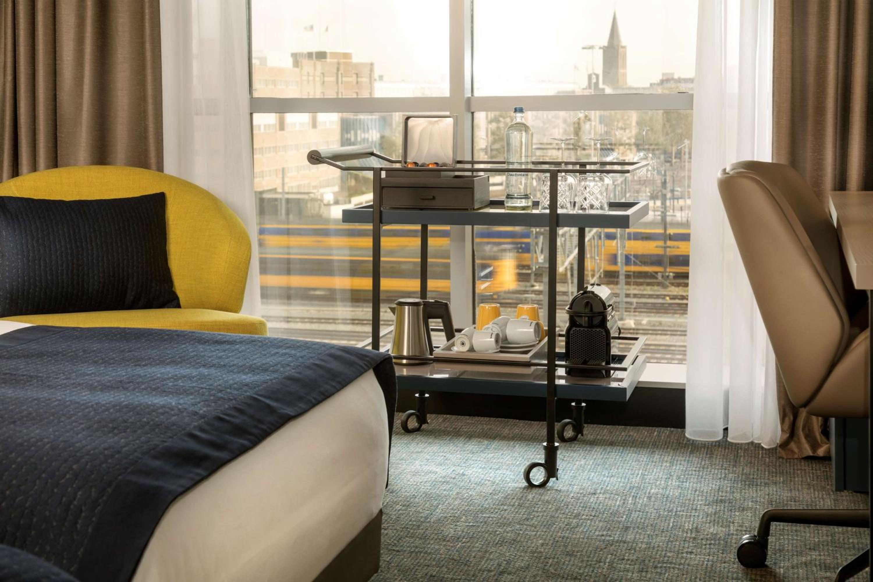 Executive King Room with City View - Photo 6