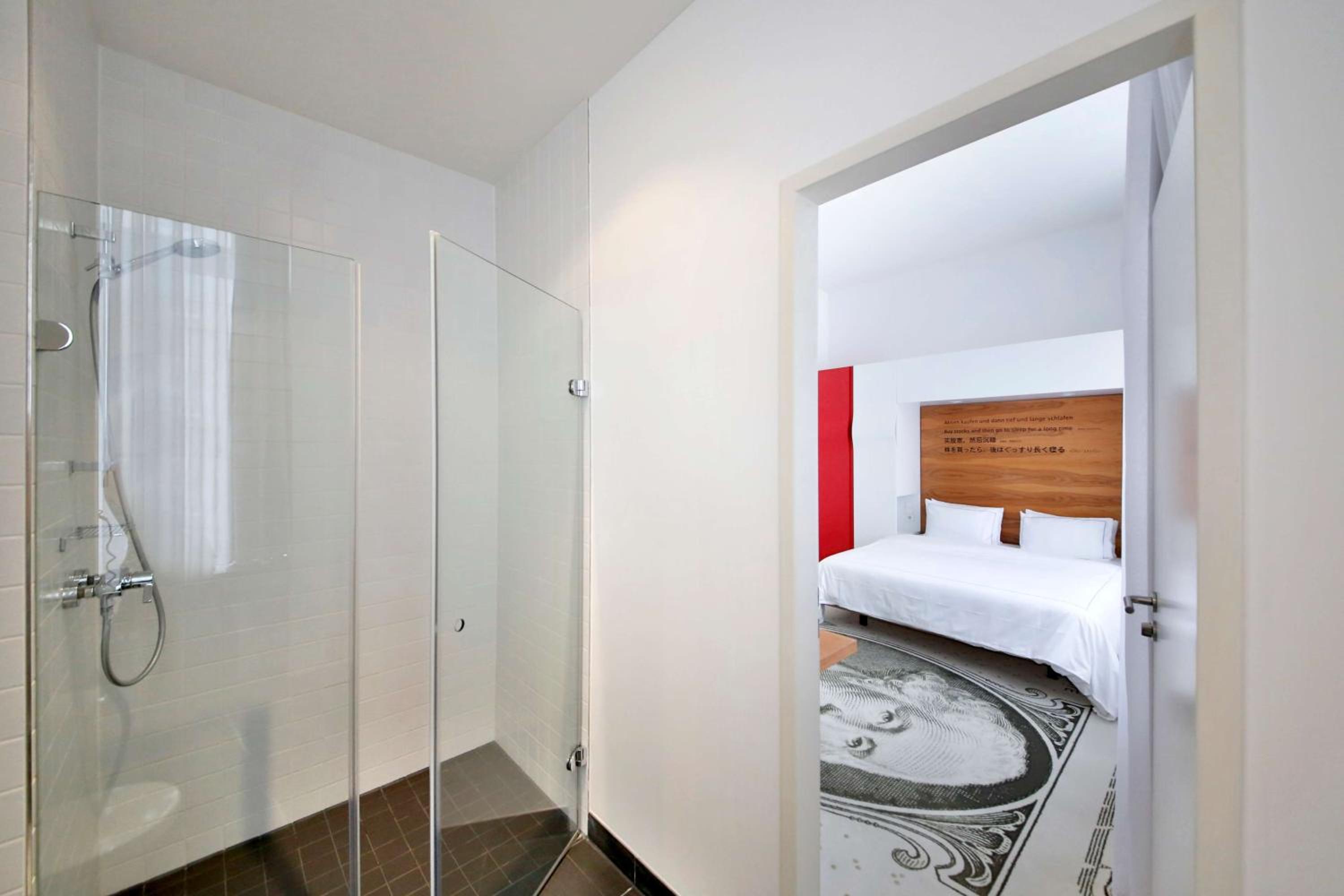 Superior Room - Courtyard Facing photo 3