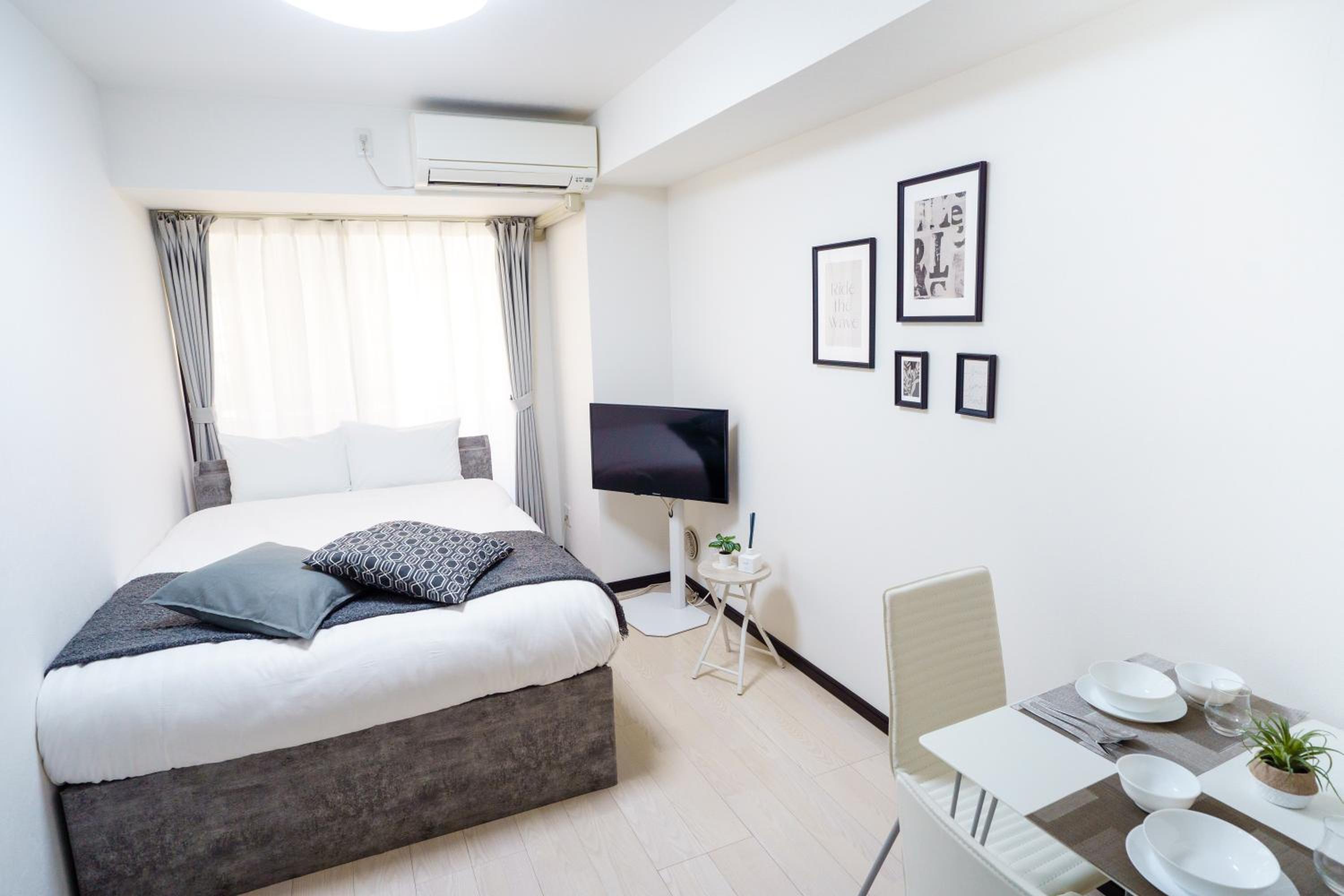 One-Bedroom Apartment photo 1