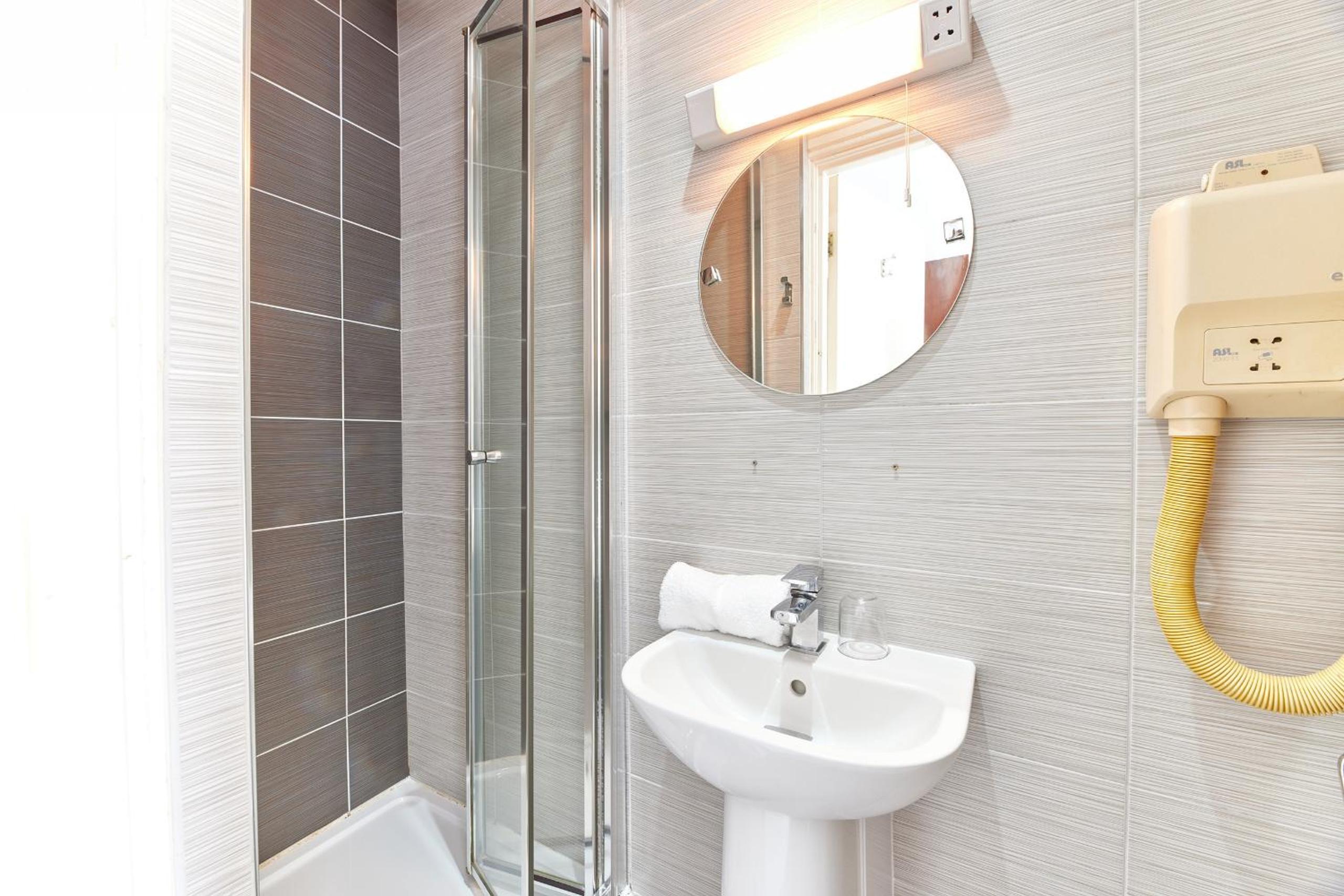 Deluxe Room (1 Adult + 1 Child) photo 2