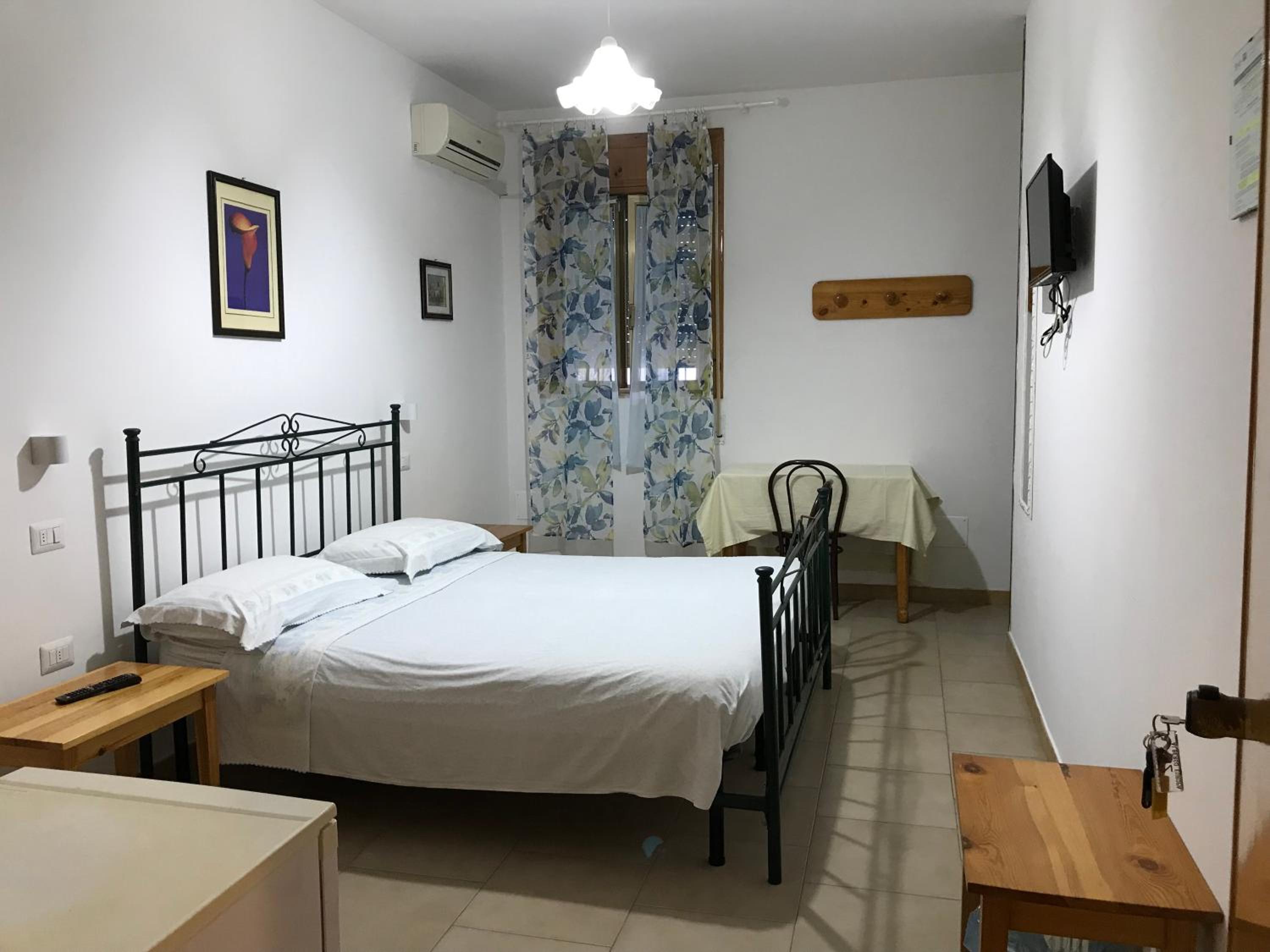 Standard Double Room - Photo 21