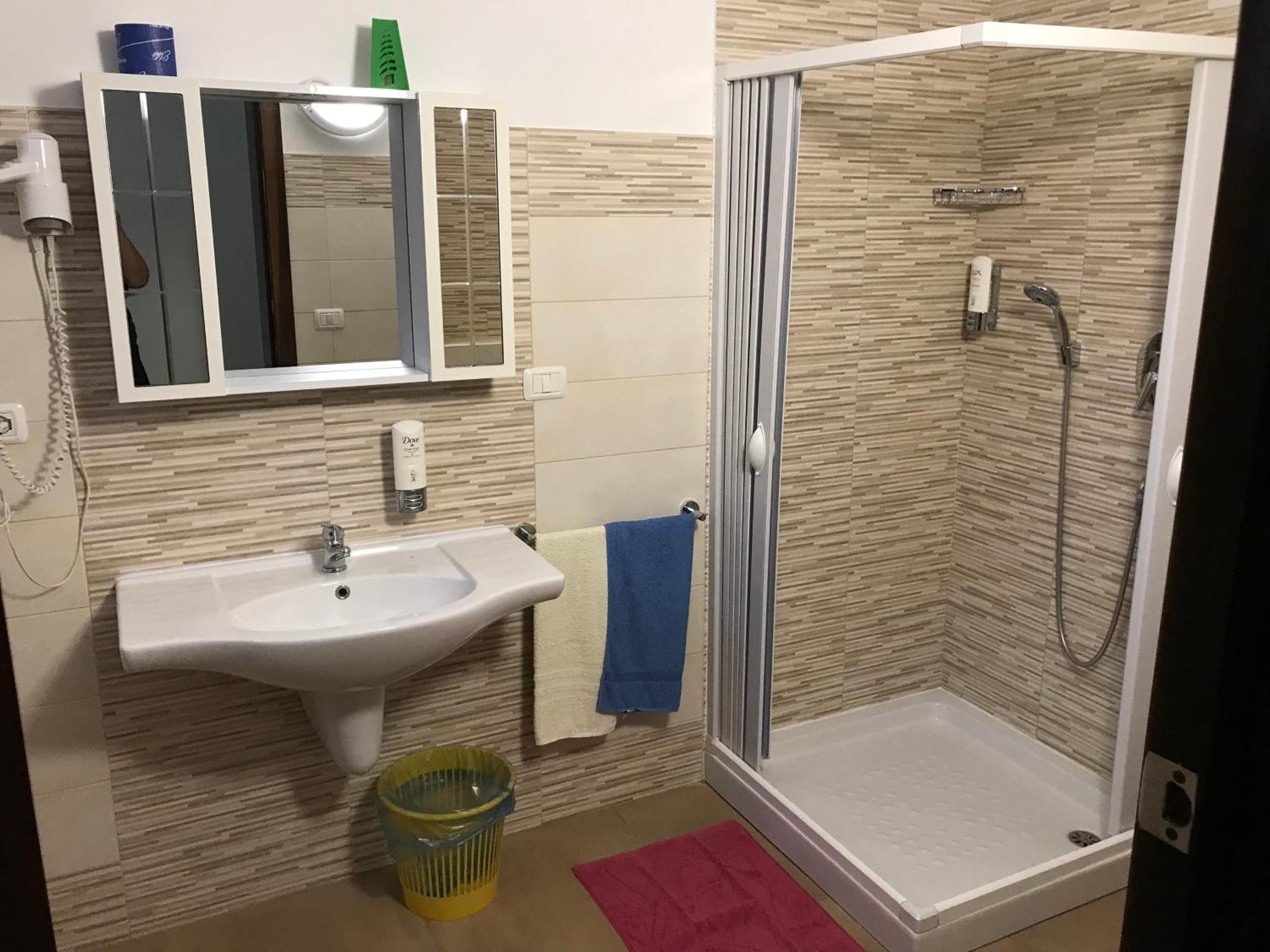 Standard Double Room - Photo 40