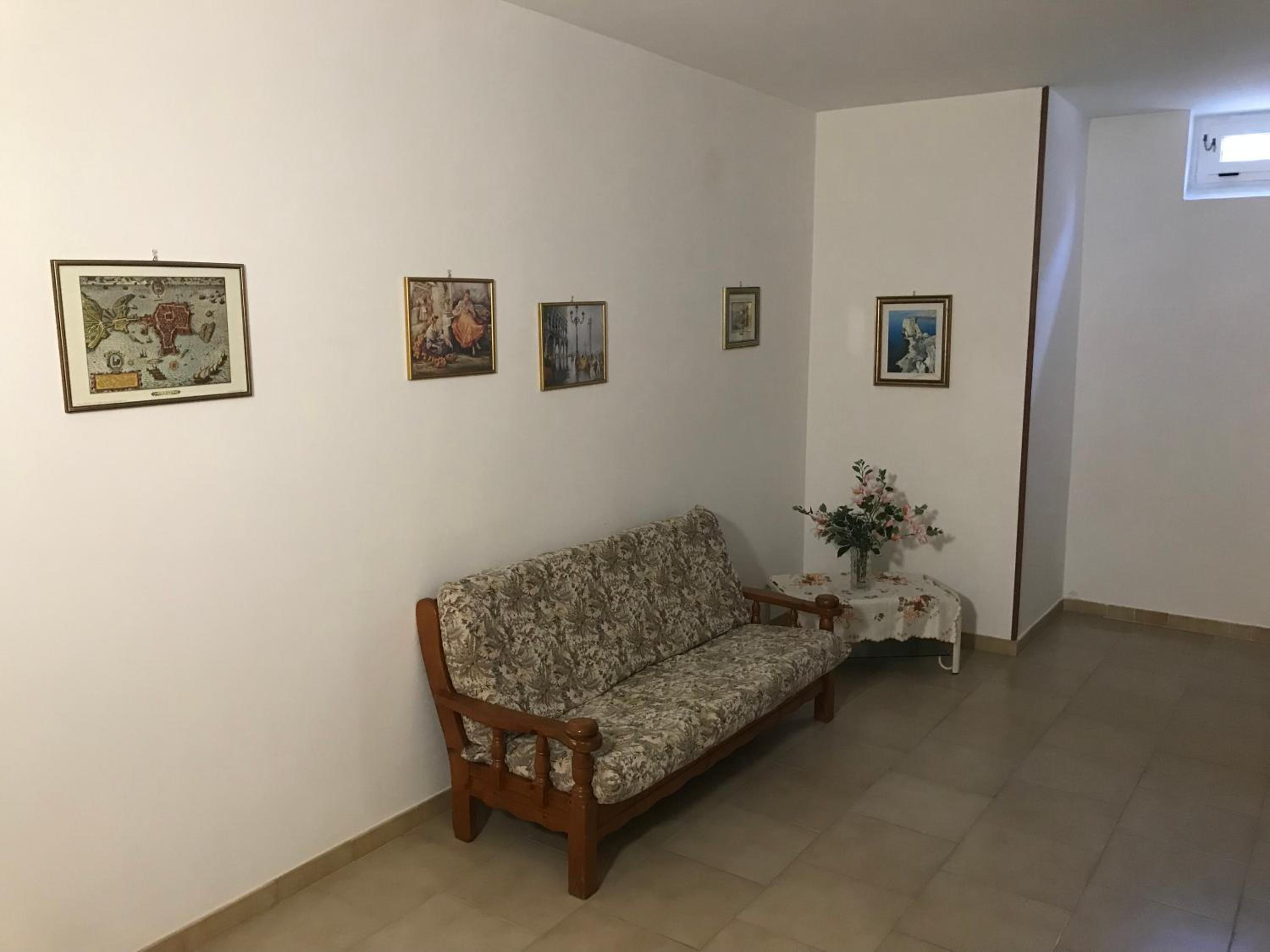 Standard Double Room - Photo 36