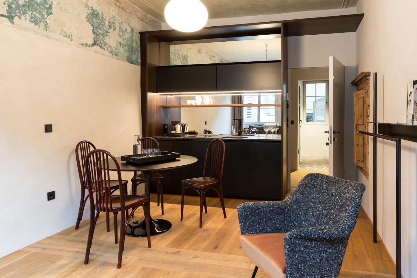 Two-Bedroom Suite - Photo 8