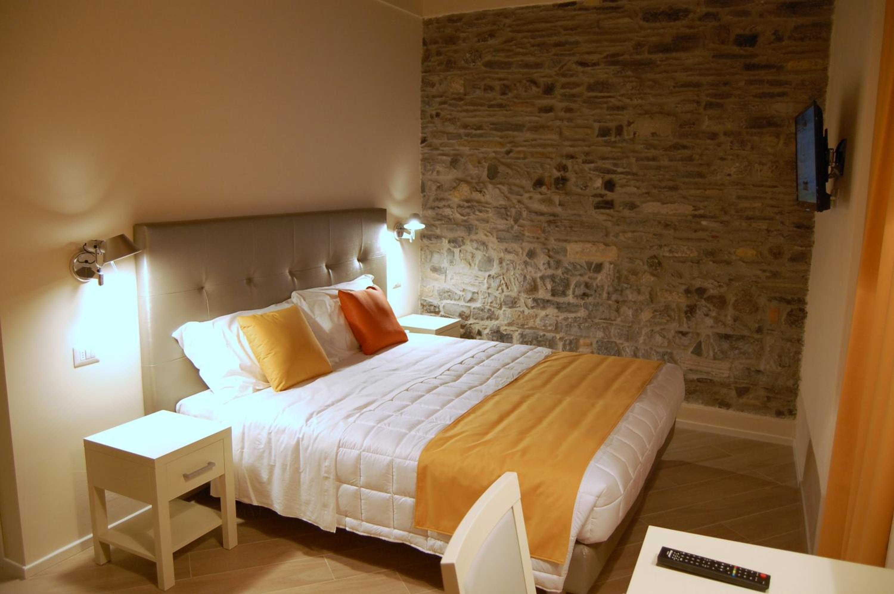 Double Room - Photo 12