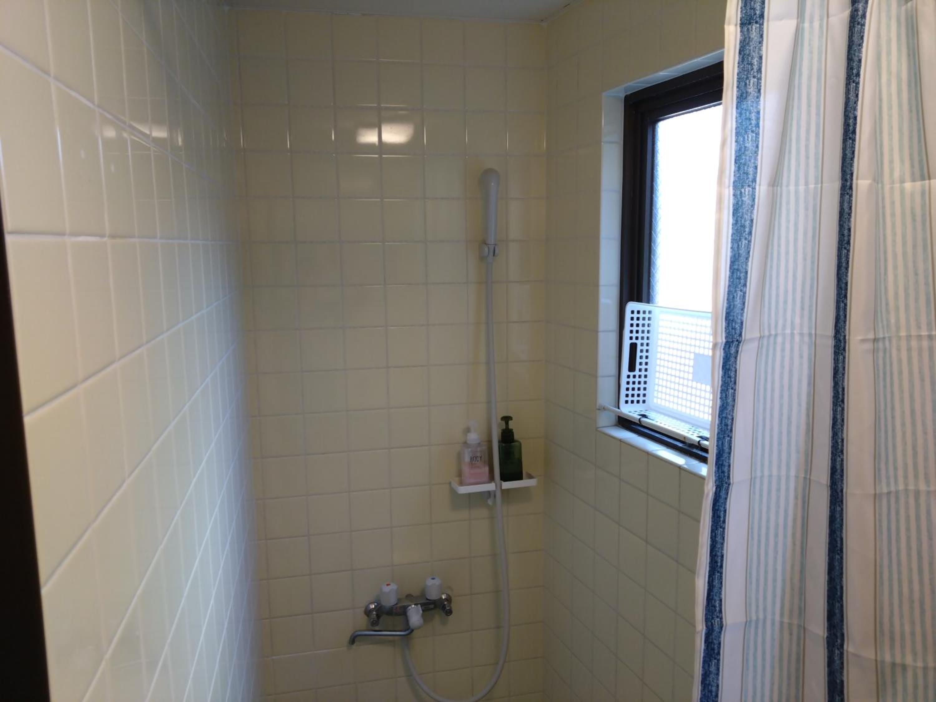 Budget Twin Room - Photo 15