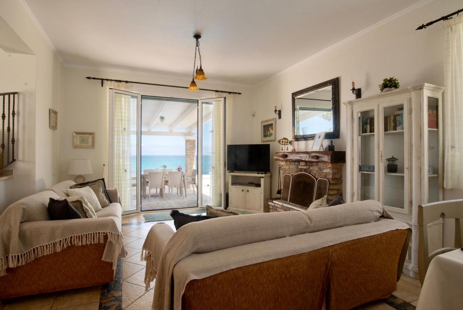 Three-Bedroom Villa photo 1