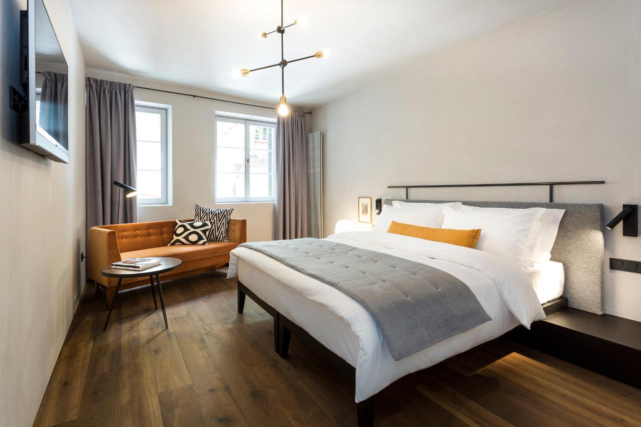 Deluxe Double Room - Photo 13