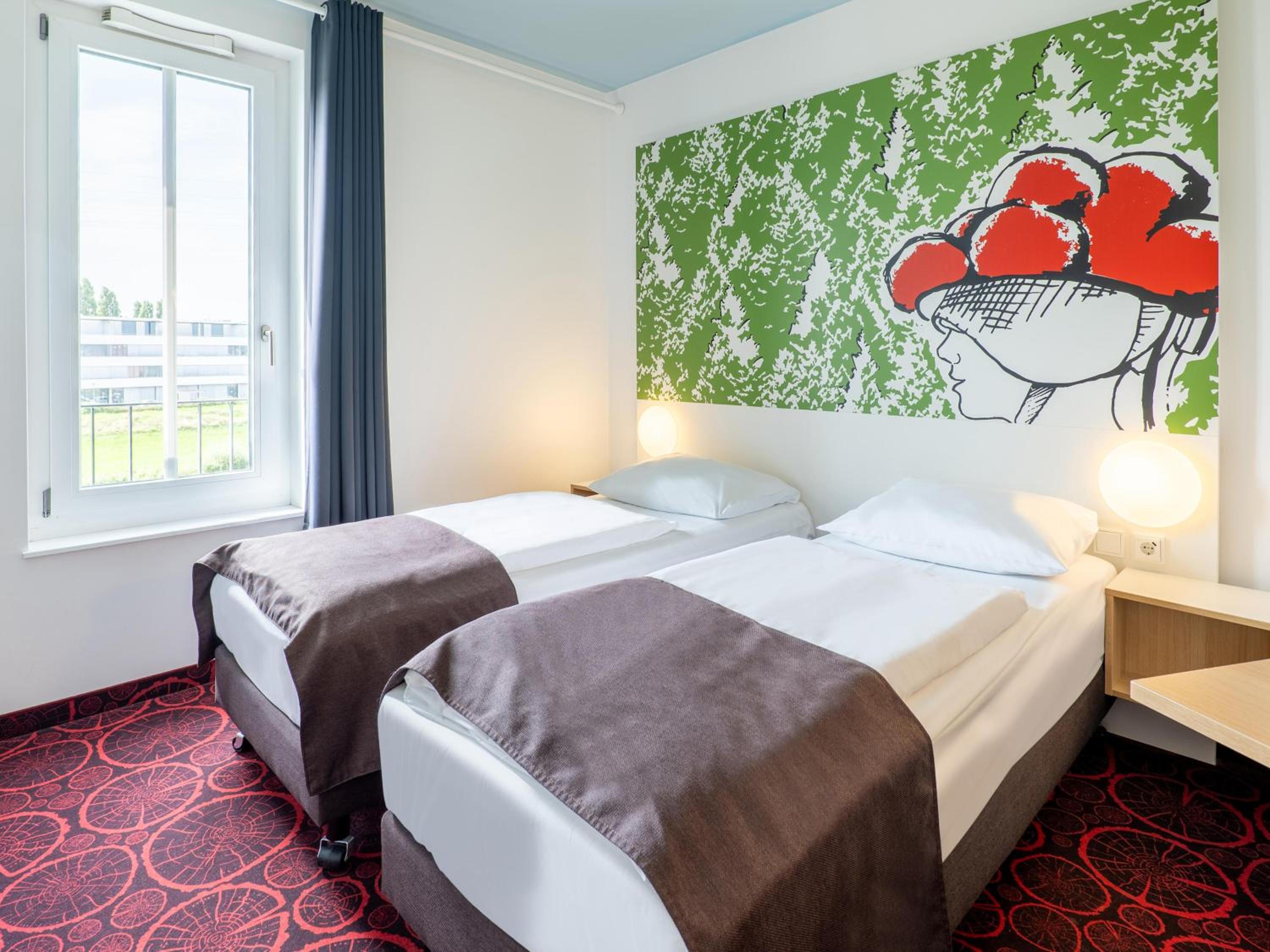 Twin Room thumbnail 5