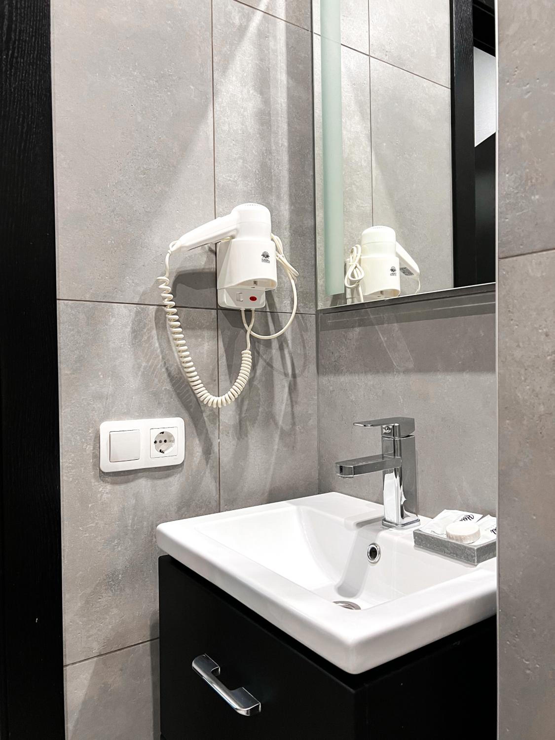 Budget Double Room photo 2