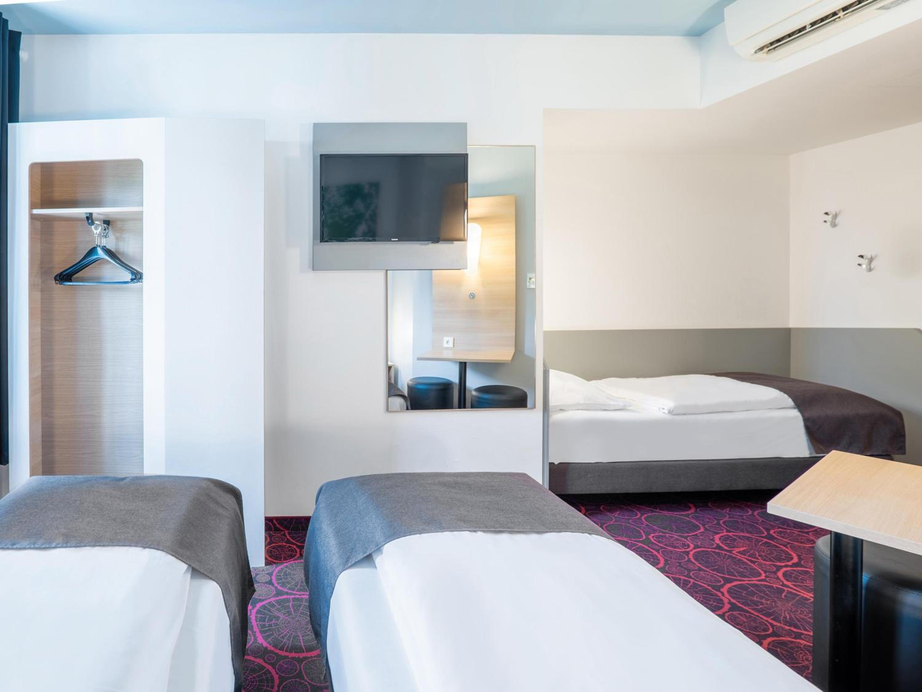 Triple Room thumbnail 5