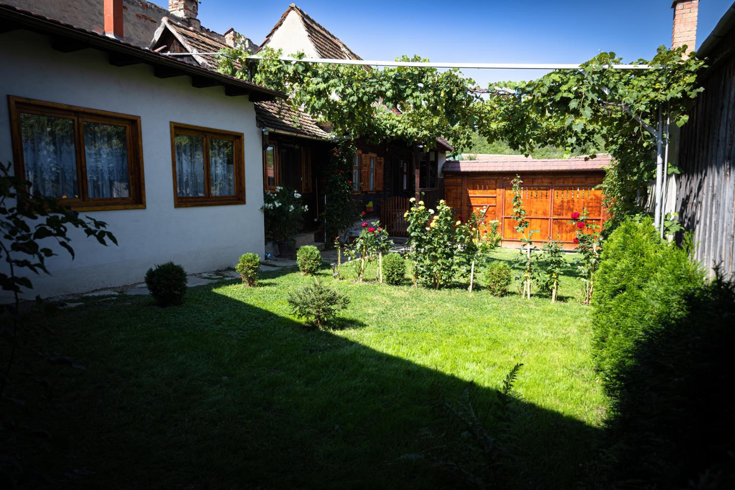 Two-Bedroom House - Photo 4