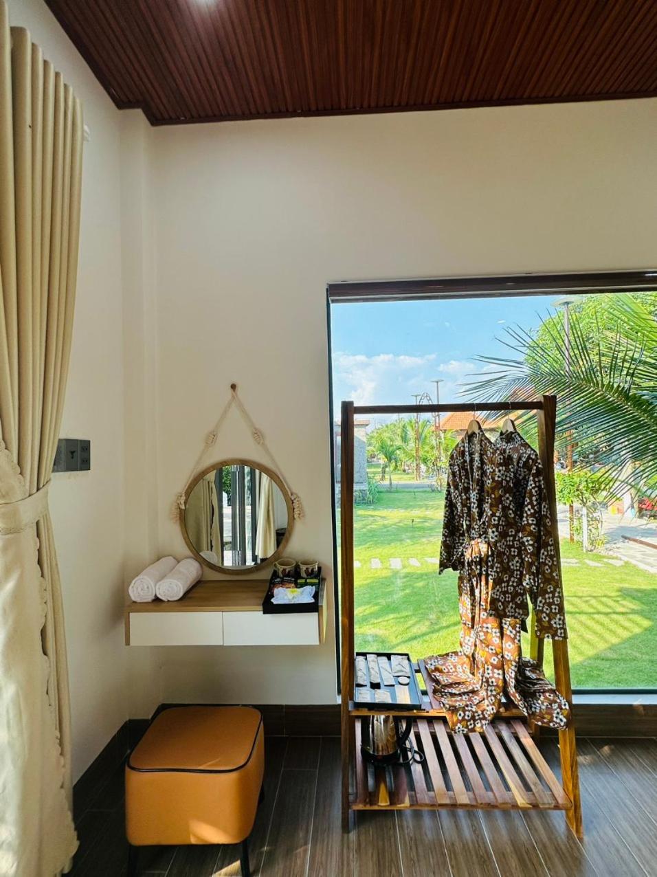 King Room with Pool View photo 2