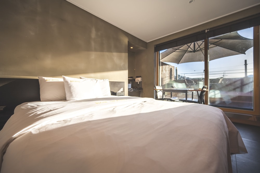 Deluxe Double Room, 1 Double Bed, Terrace, Beachfront photo 2