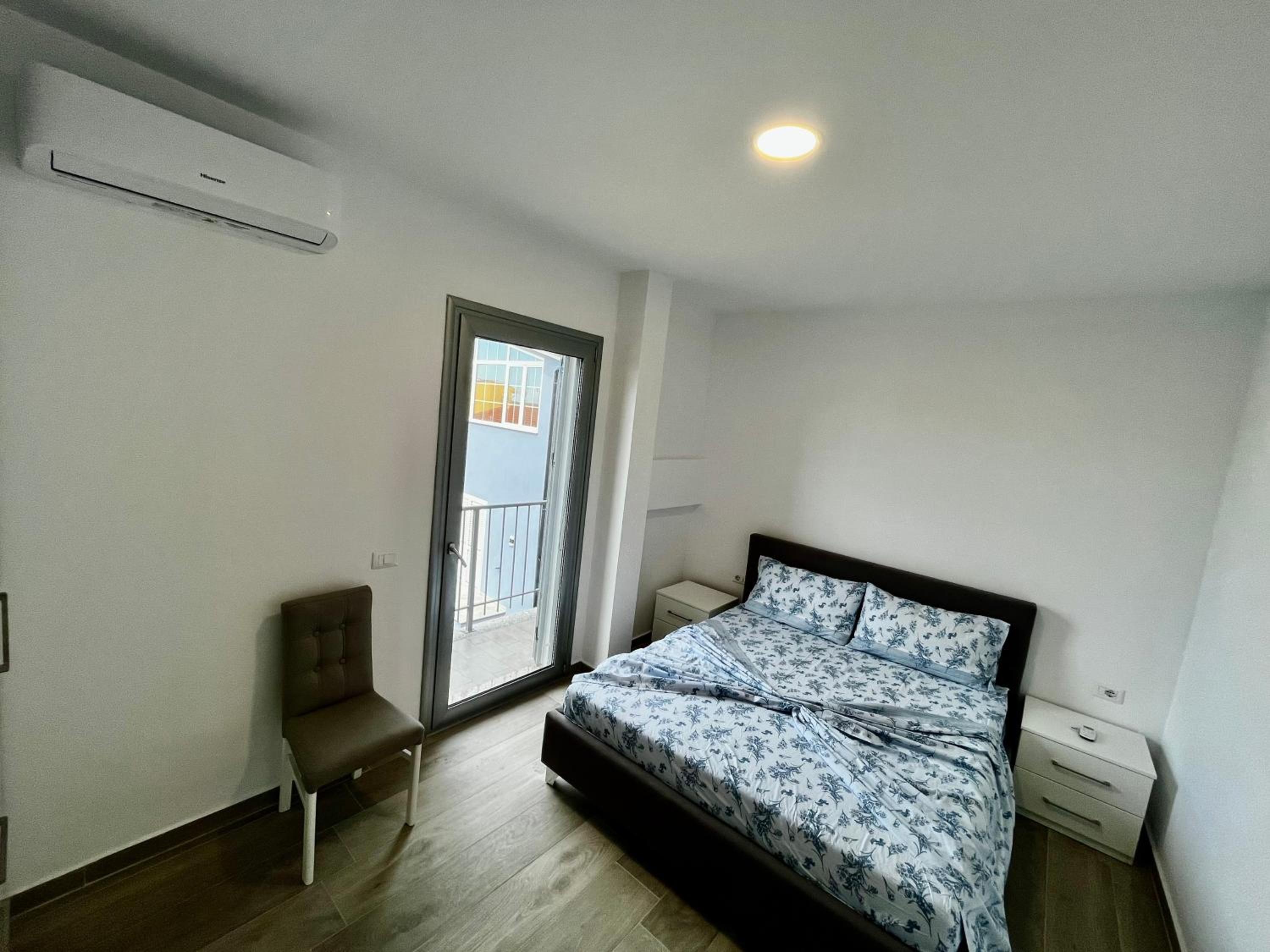 Apartment photo 2