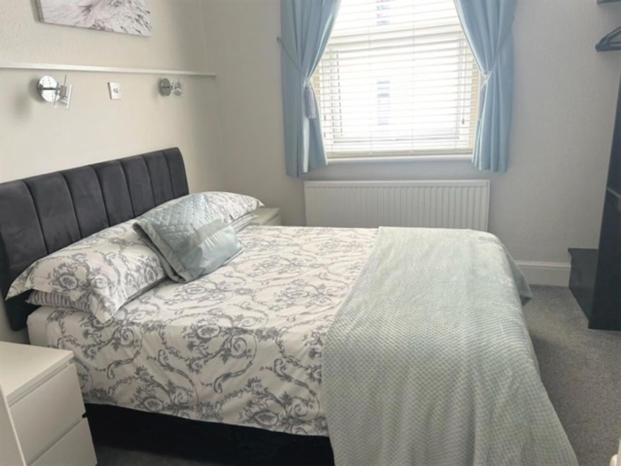 Budget Double Room - Photo 1