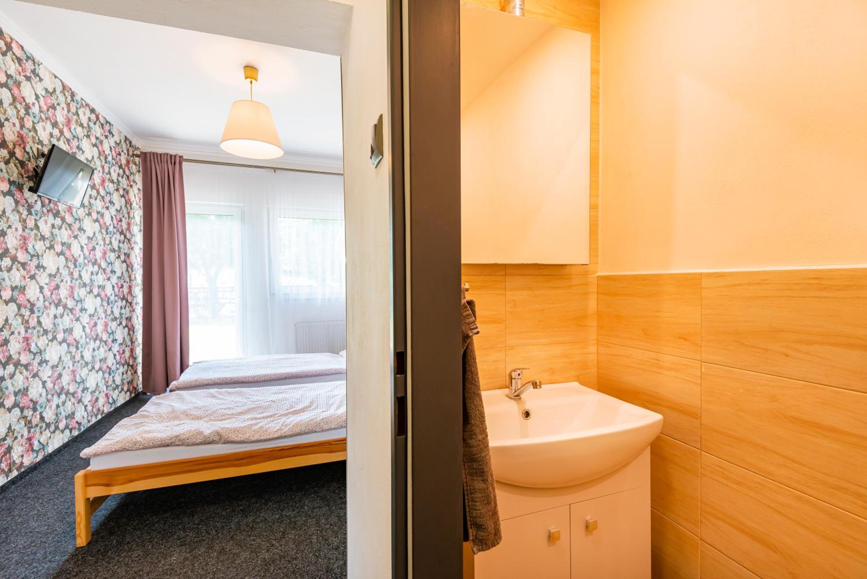 Standard Twin Room photo 3