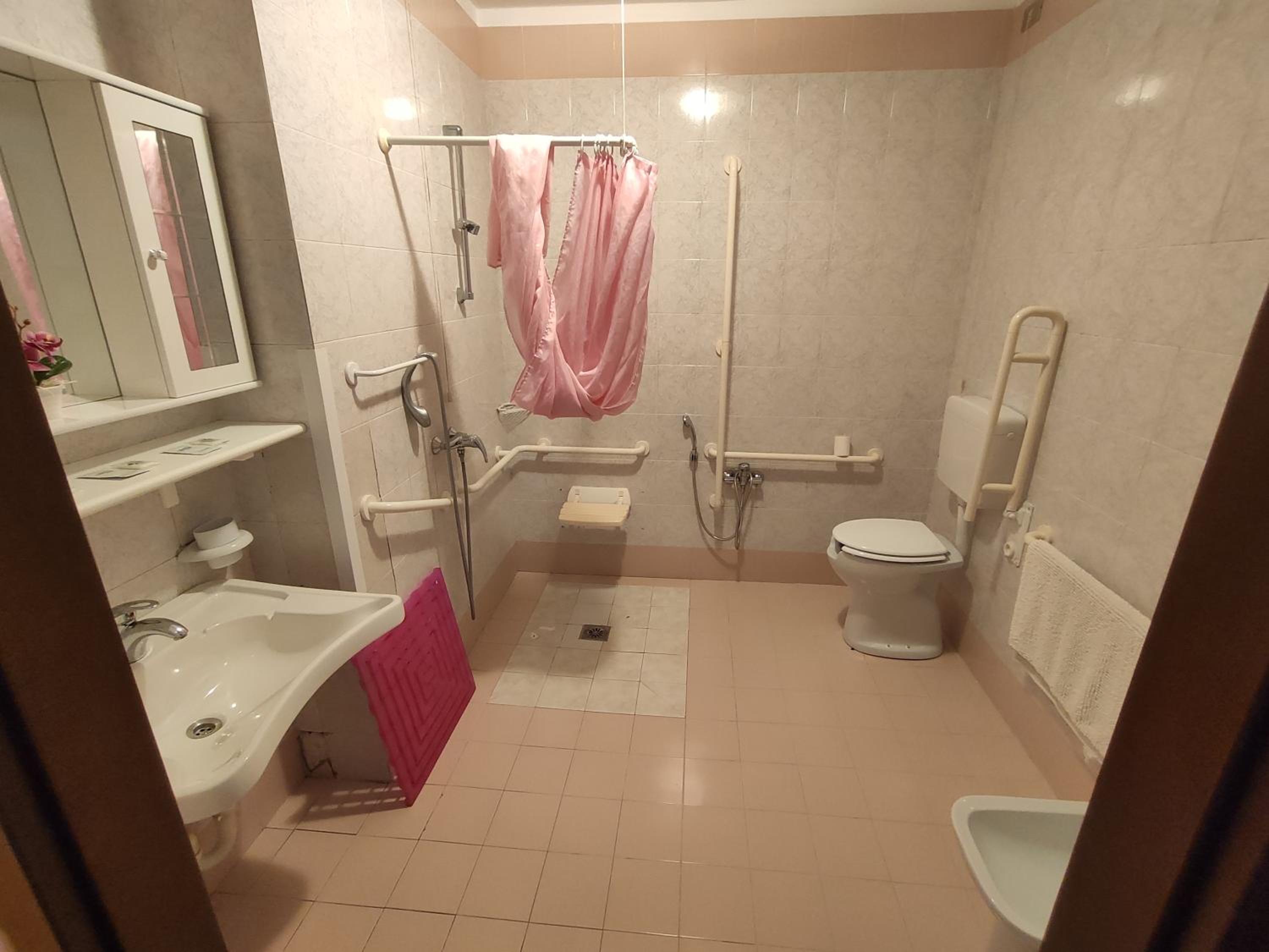 Double Room with Private Bathroom photo 3