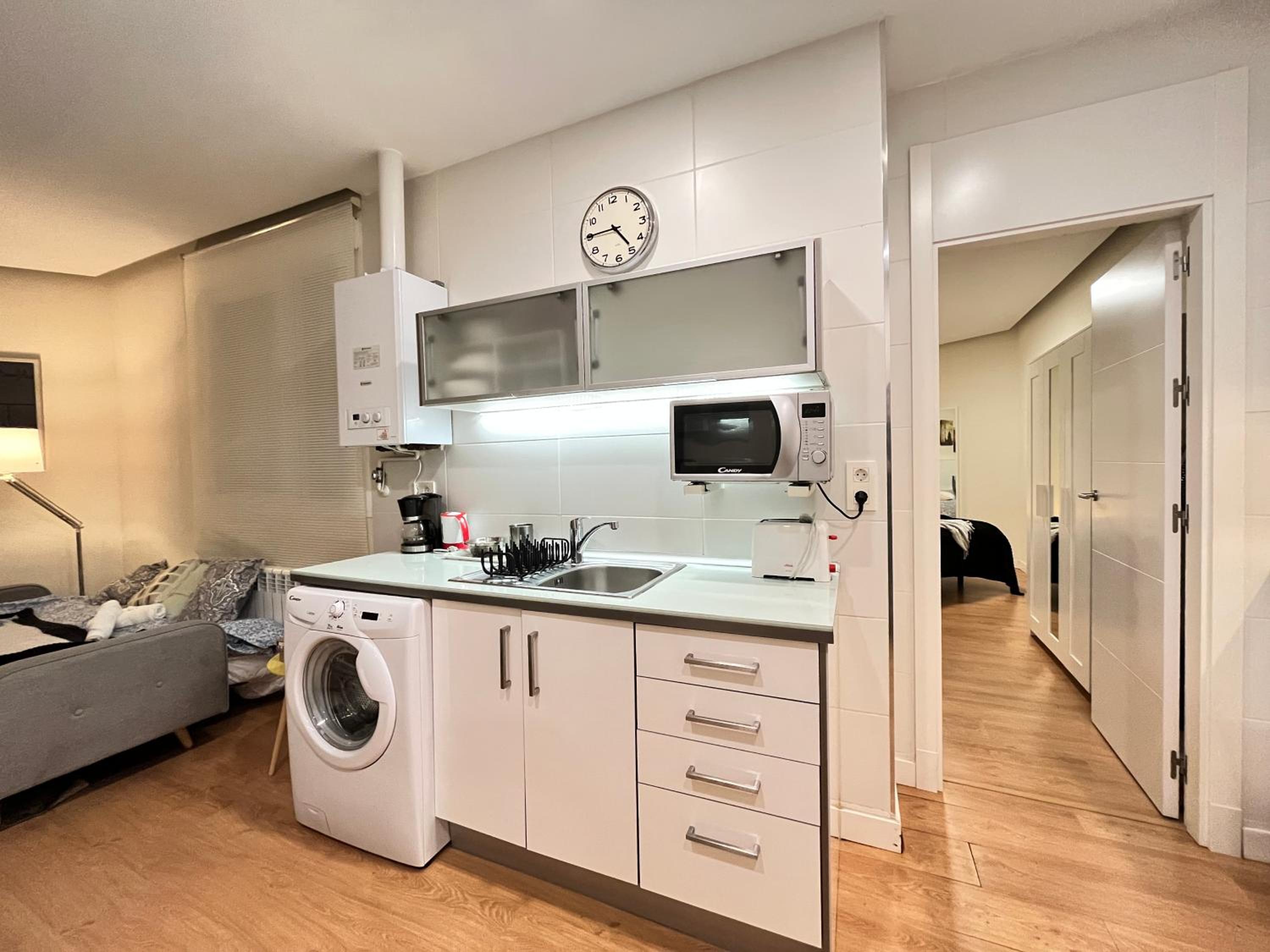 One-Bedroom Apartment photo 2