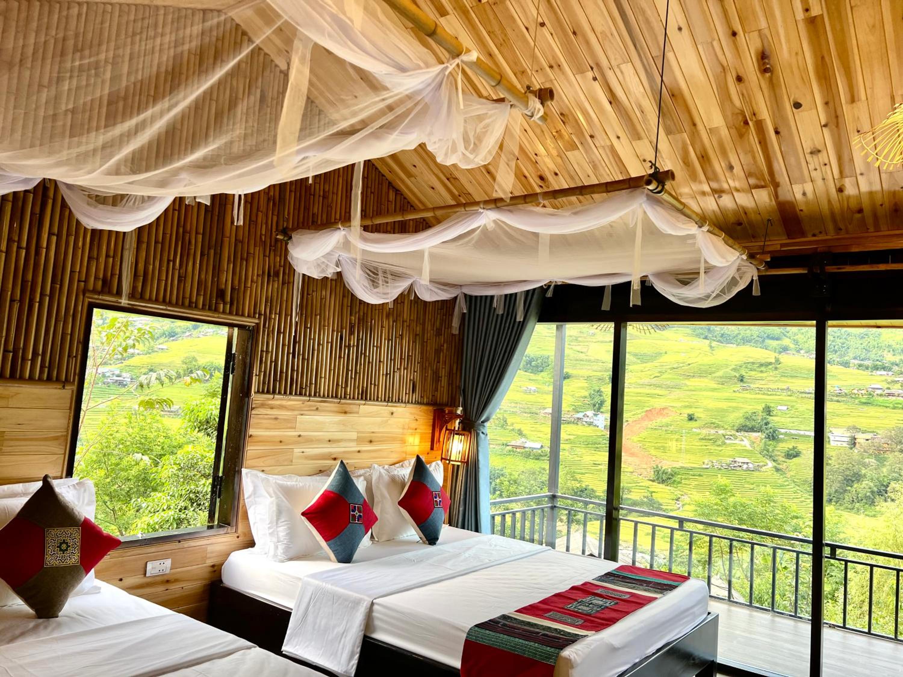 Family Suite with Balcony photo 2