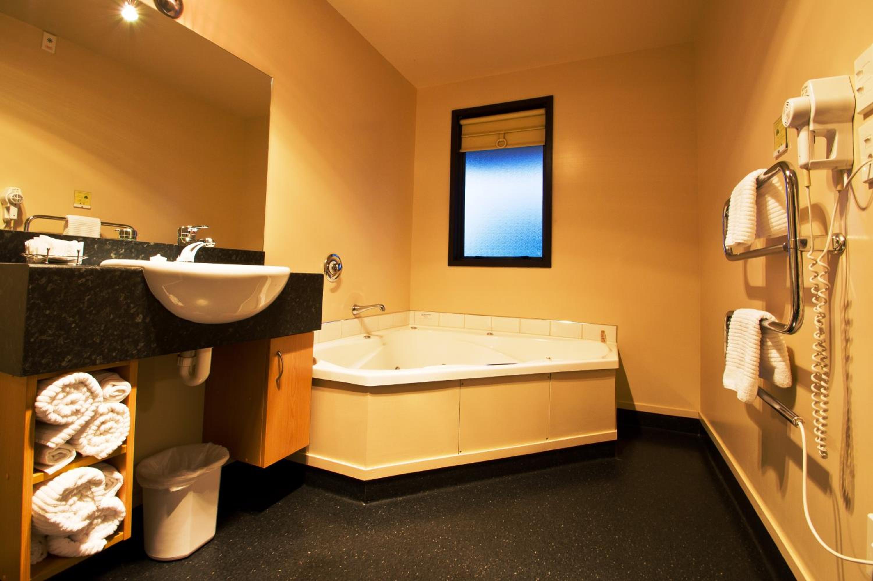 Executive One-Bedroom Apartment With Spa Bath - Photo 4