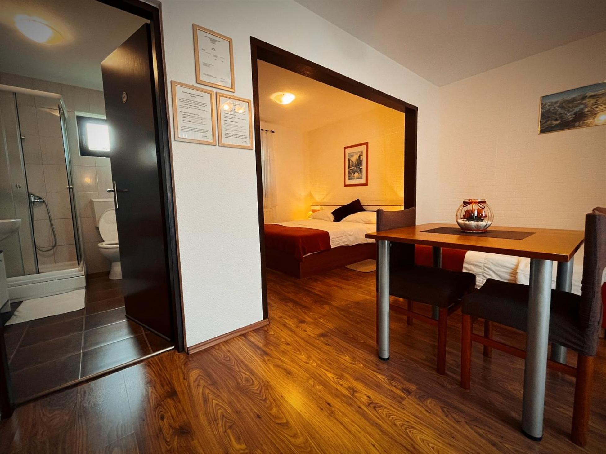 Triple Room with Private Bathroom - Photo 9