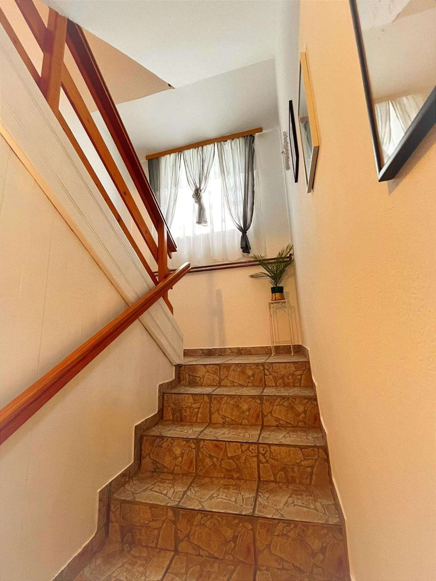 Triple Room with Private Bathroom - Photo 8