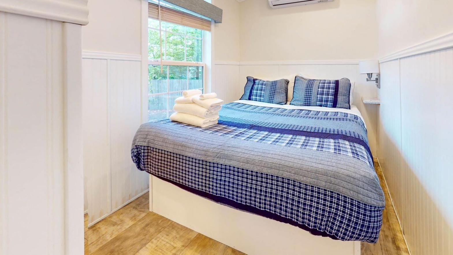 Two-Bedroom House photo 2