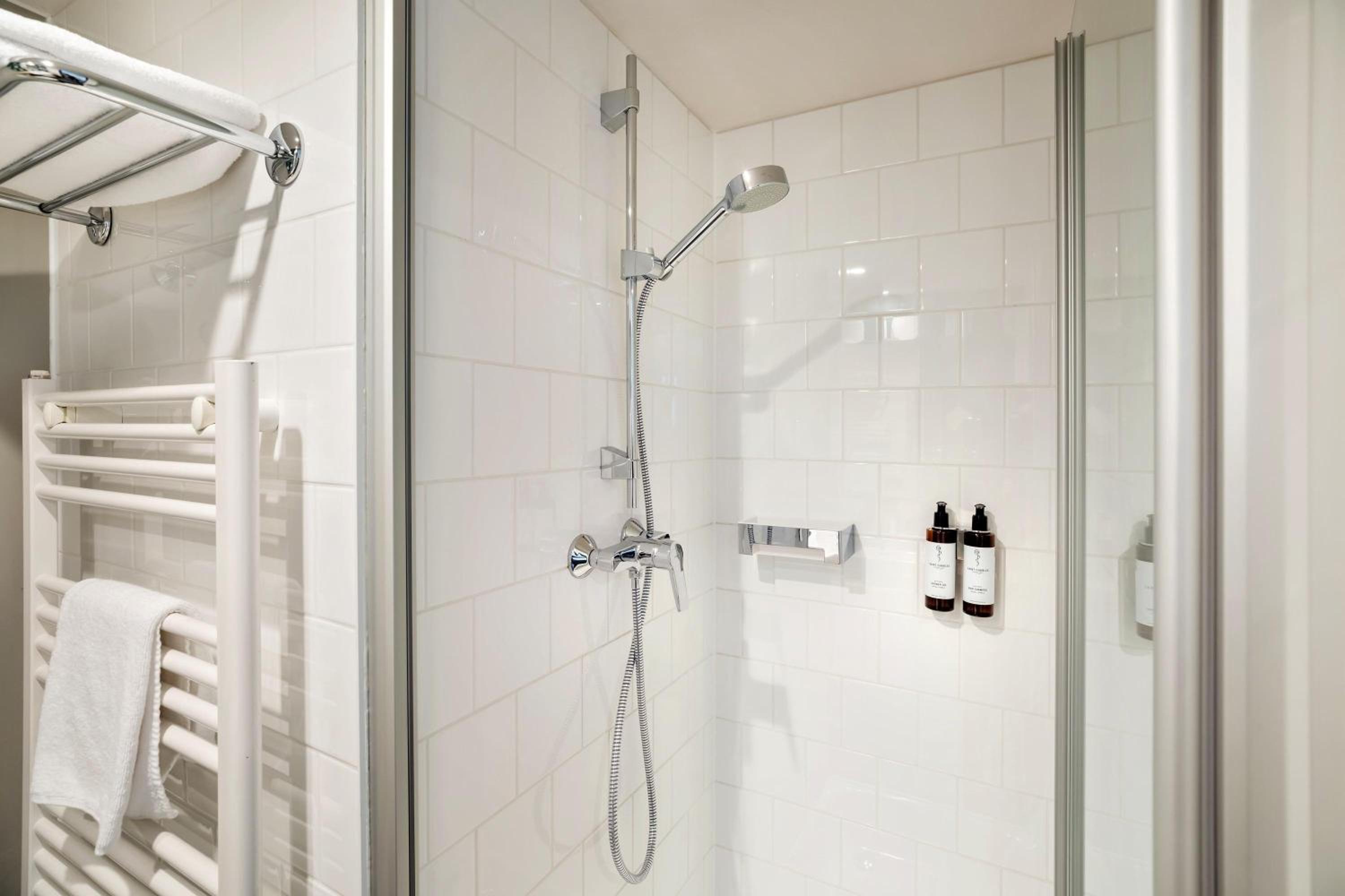 Bedroom With Shower photo 2