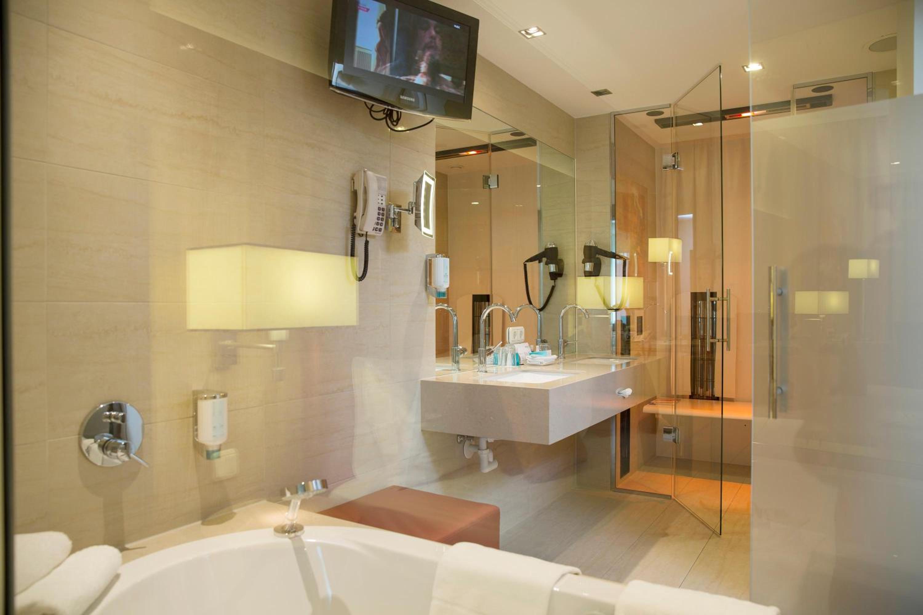 Junior Suite - Photo 12