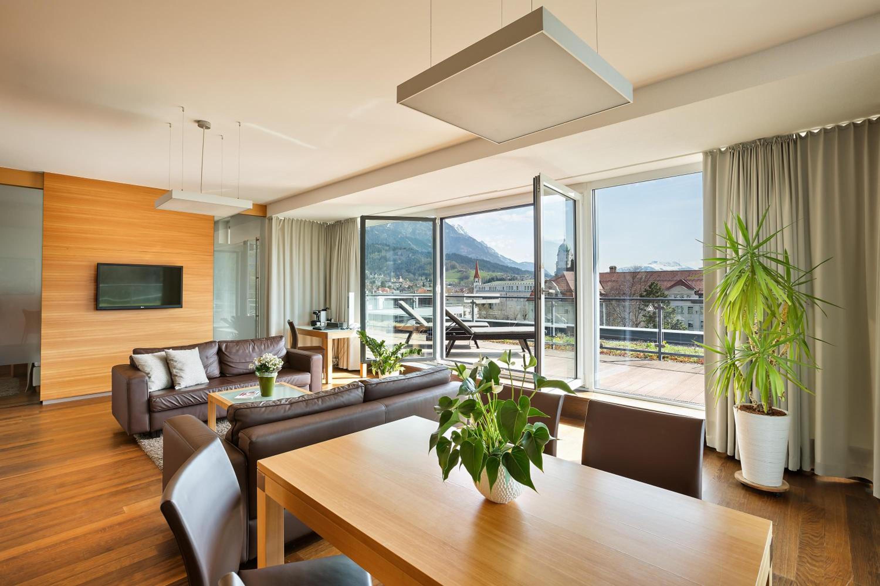 Suite with Terrace thumbnail 6