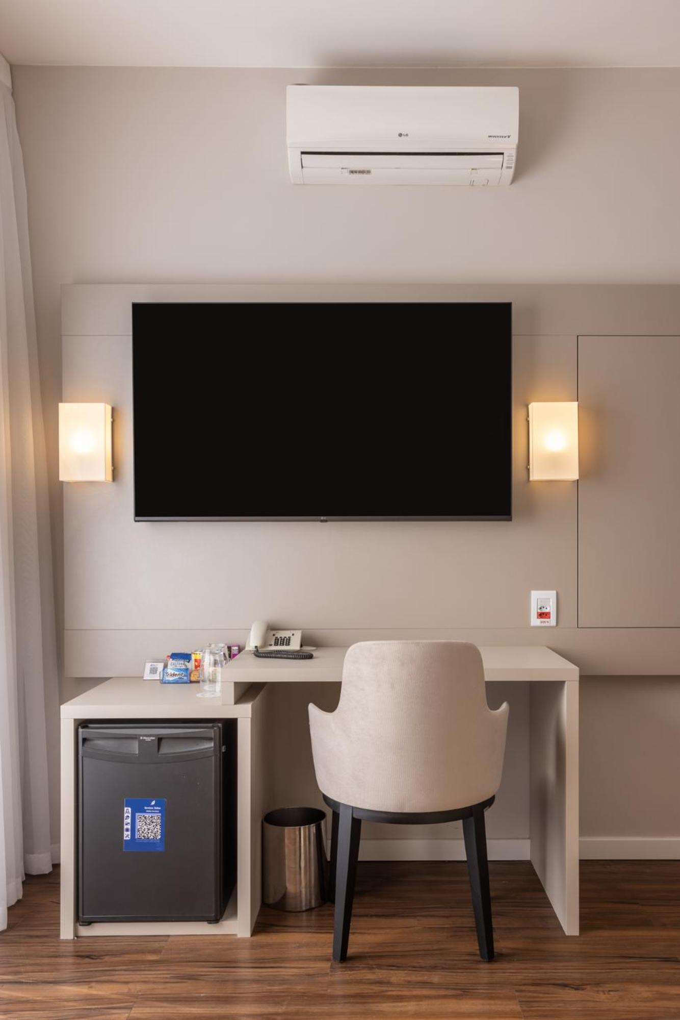 Executive Suite - Photo 12