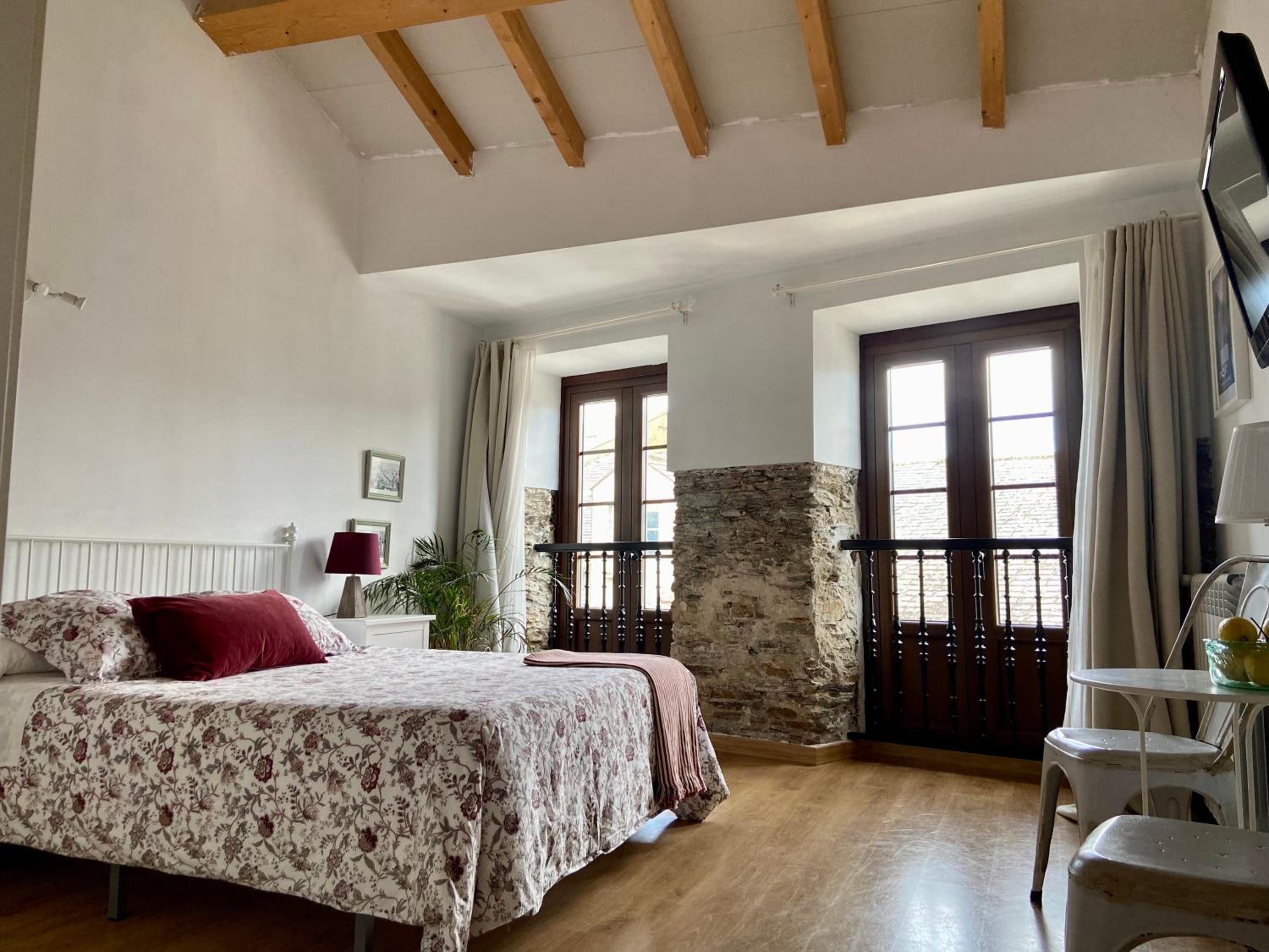Double Room with Private Bathroom - Photo 3