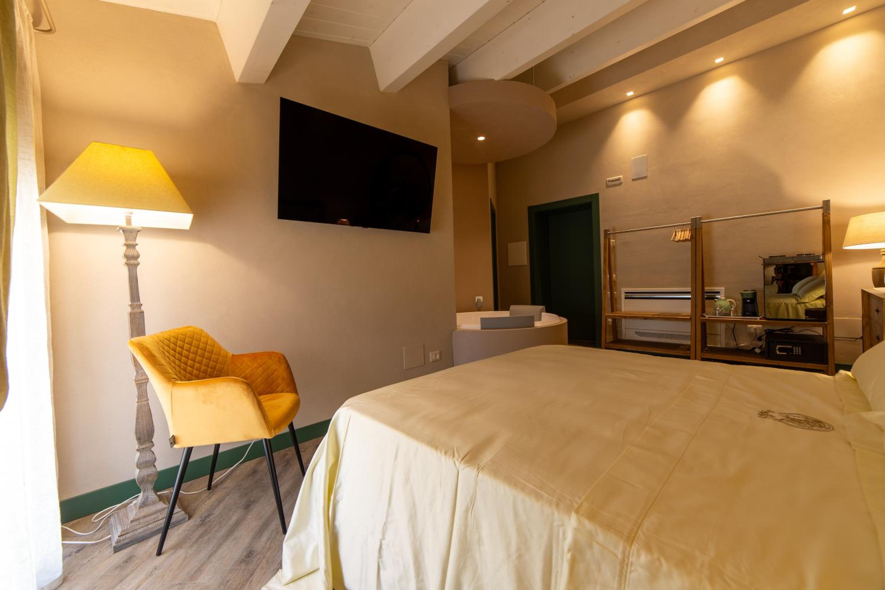Deluxe Queen Room