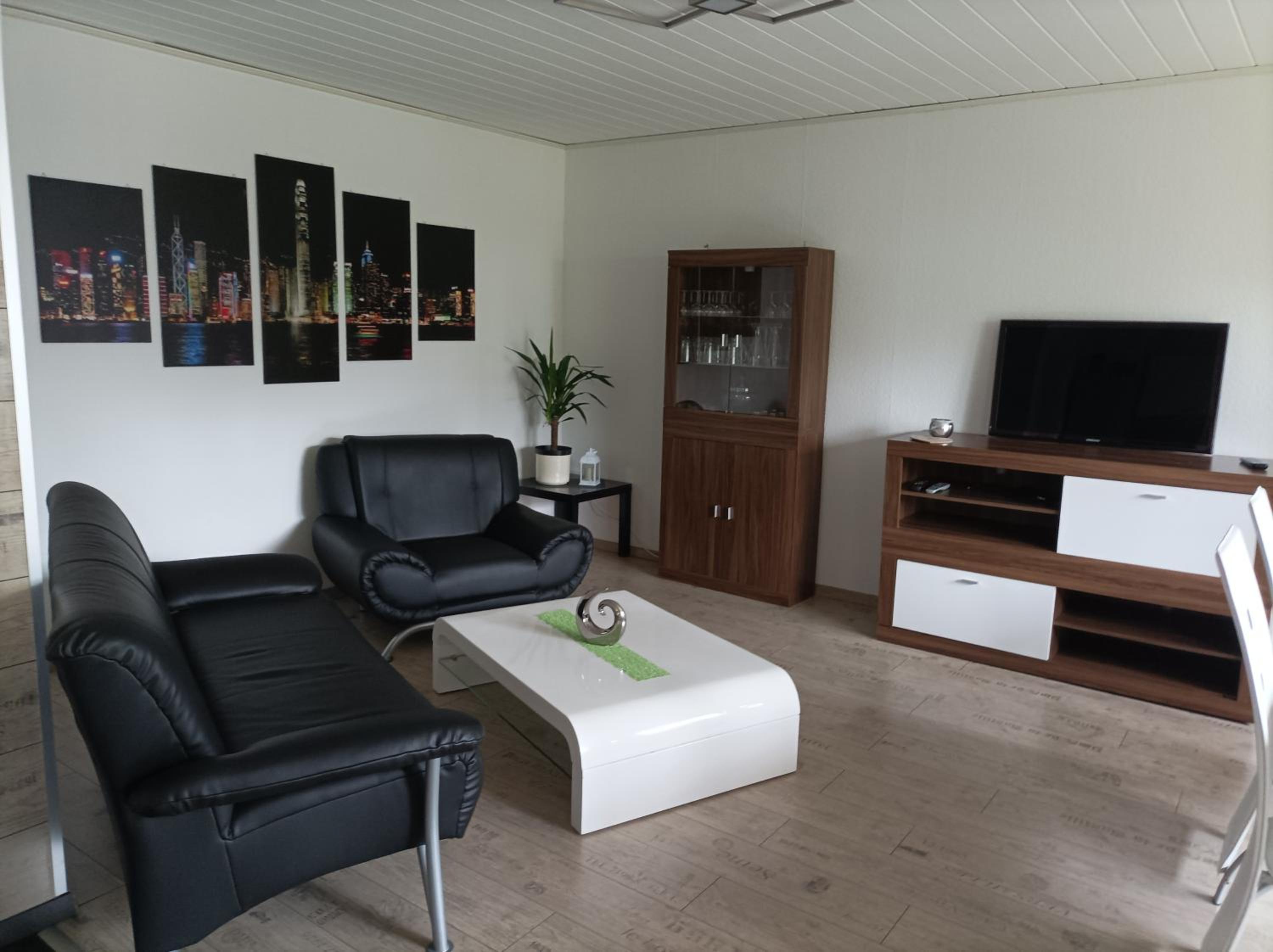 Three-Bedroom Apartment photo 1