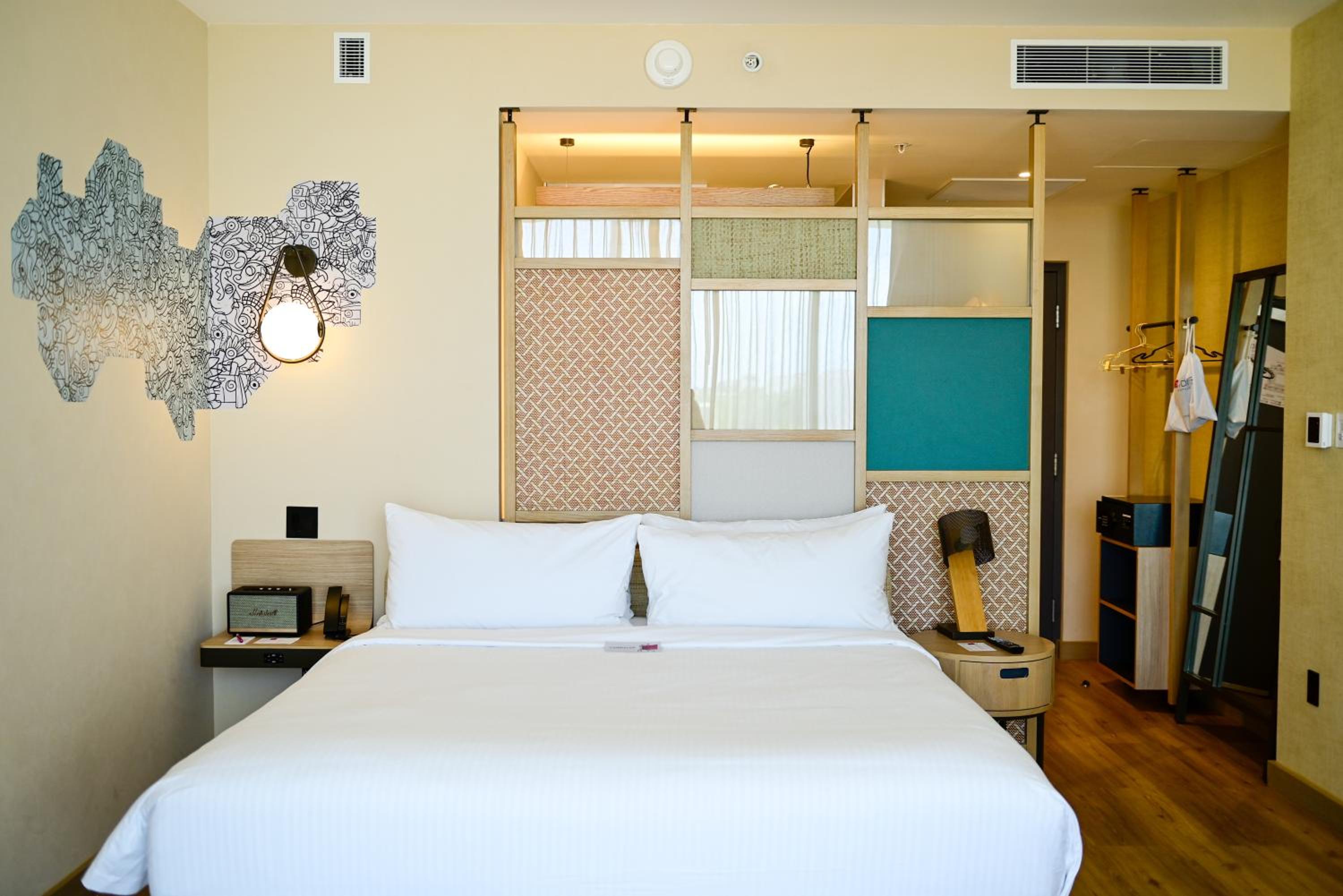 Aloft Guest room, 1 King - Photo 1