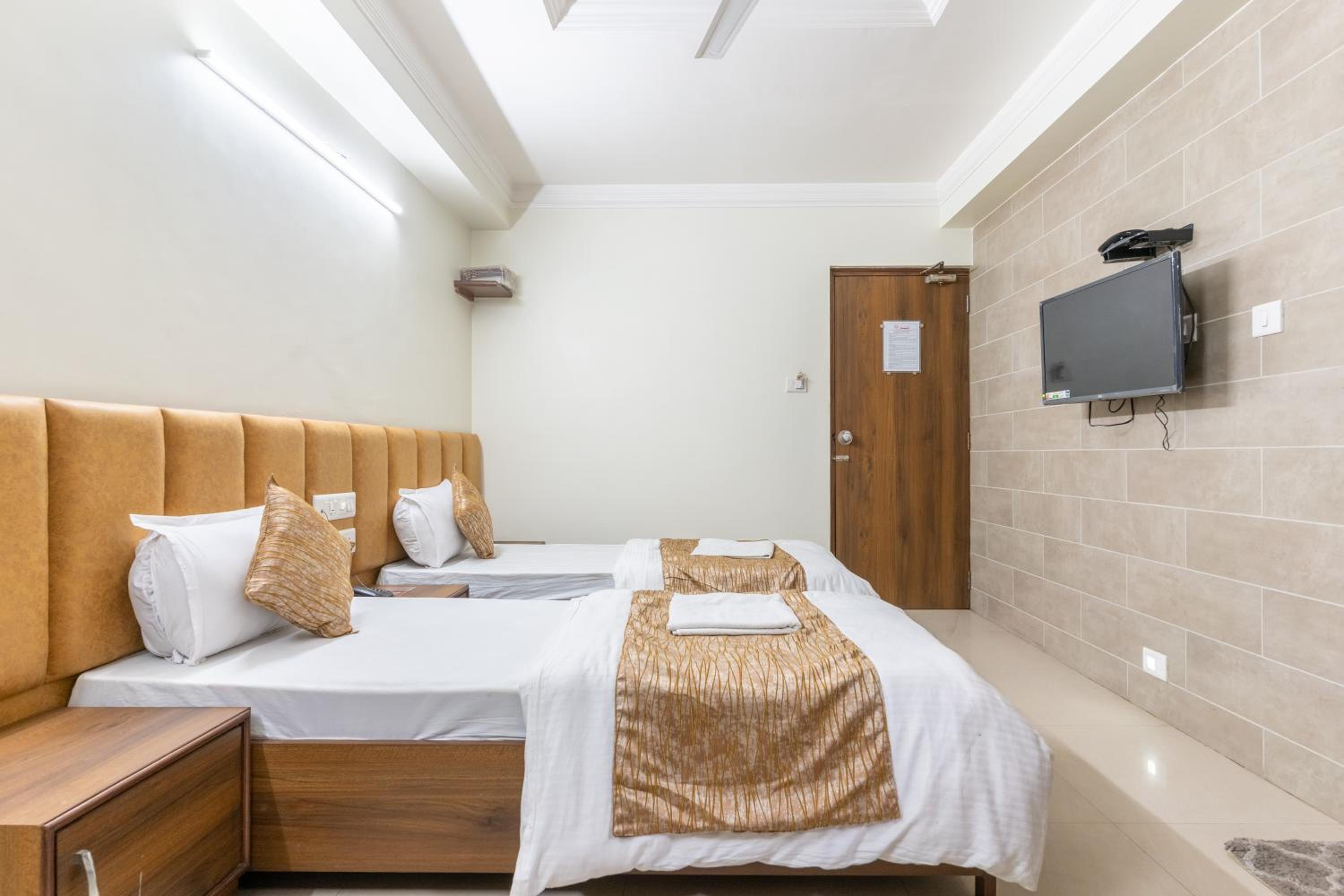 Deluxe Room - Photo 3