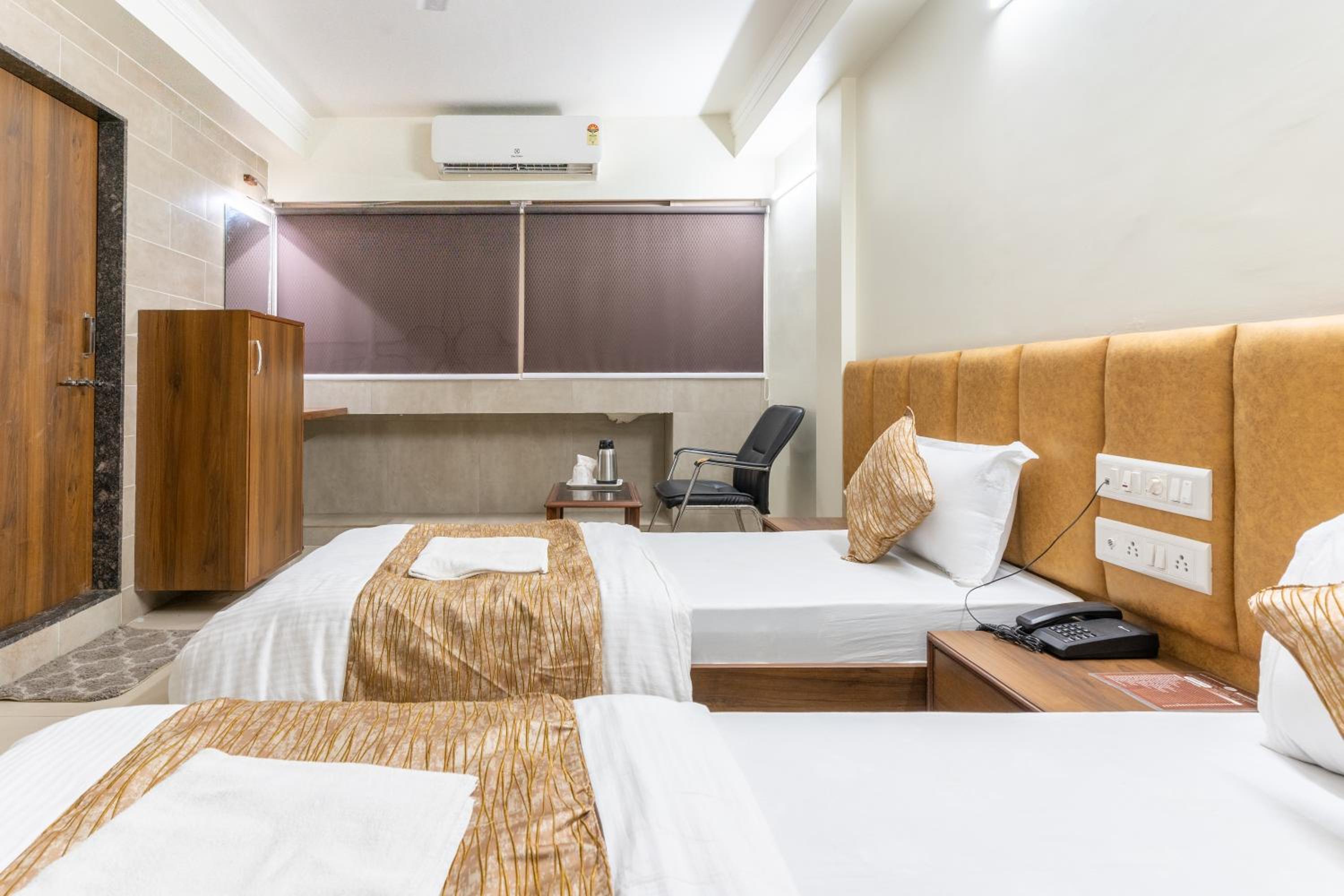 Deluxe Room - Photo 8