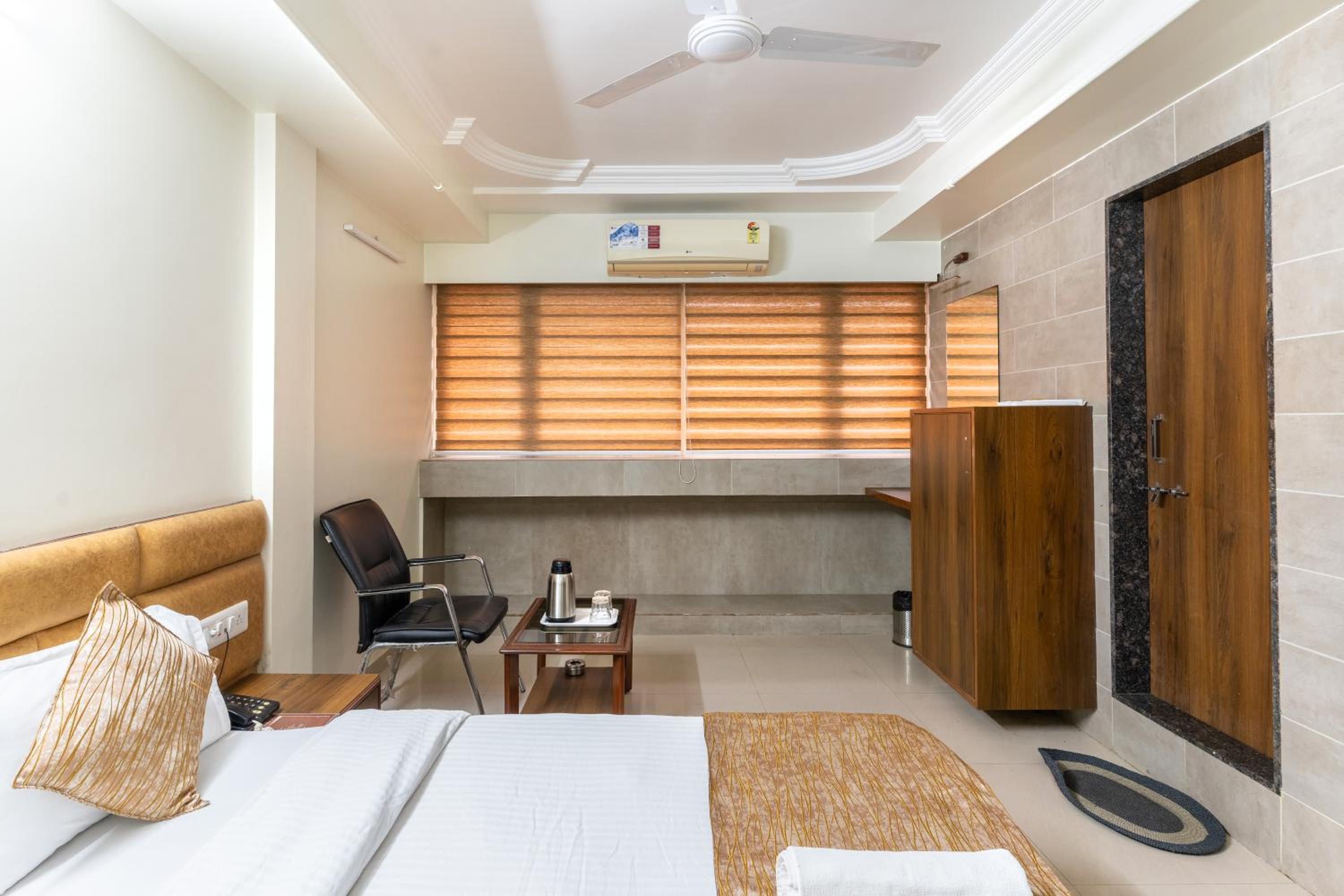 Deluxe Room - Photo 4