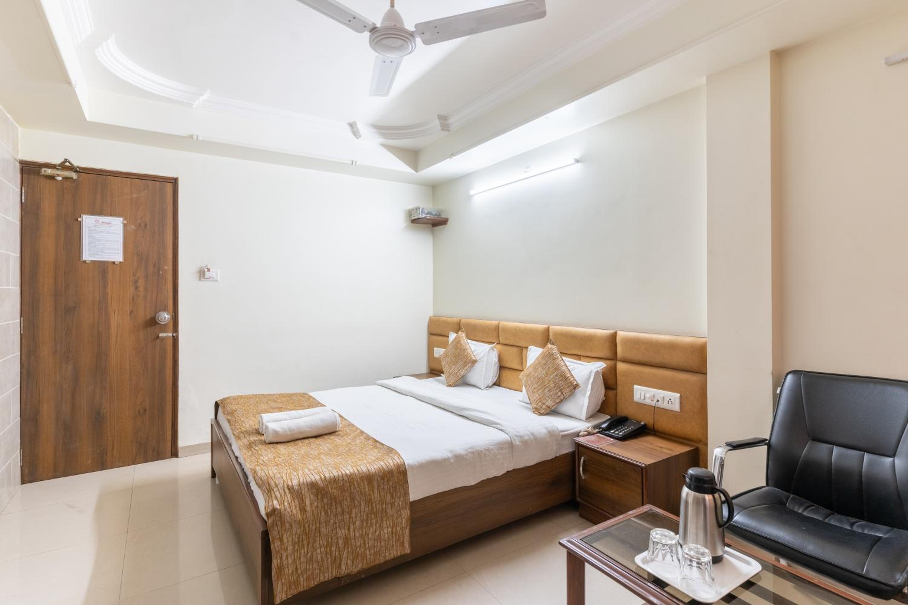 Deluxe Room - Photo 10