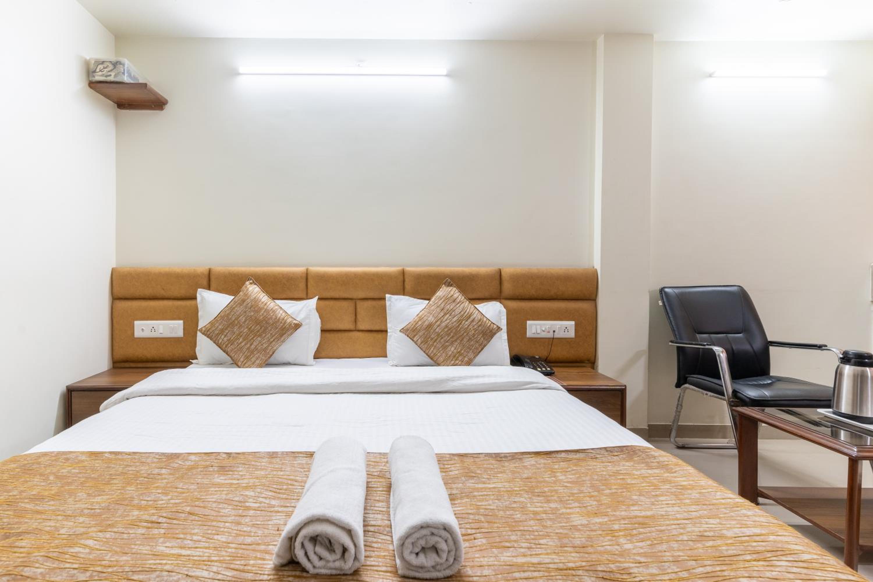 Deluxe Room - Photo 2
