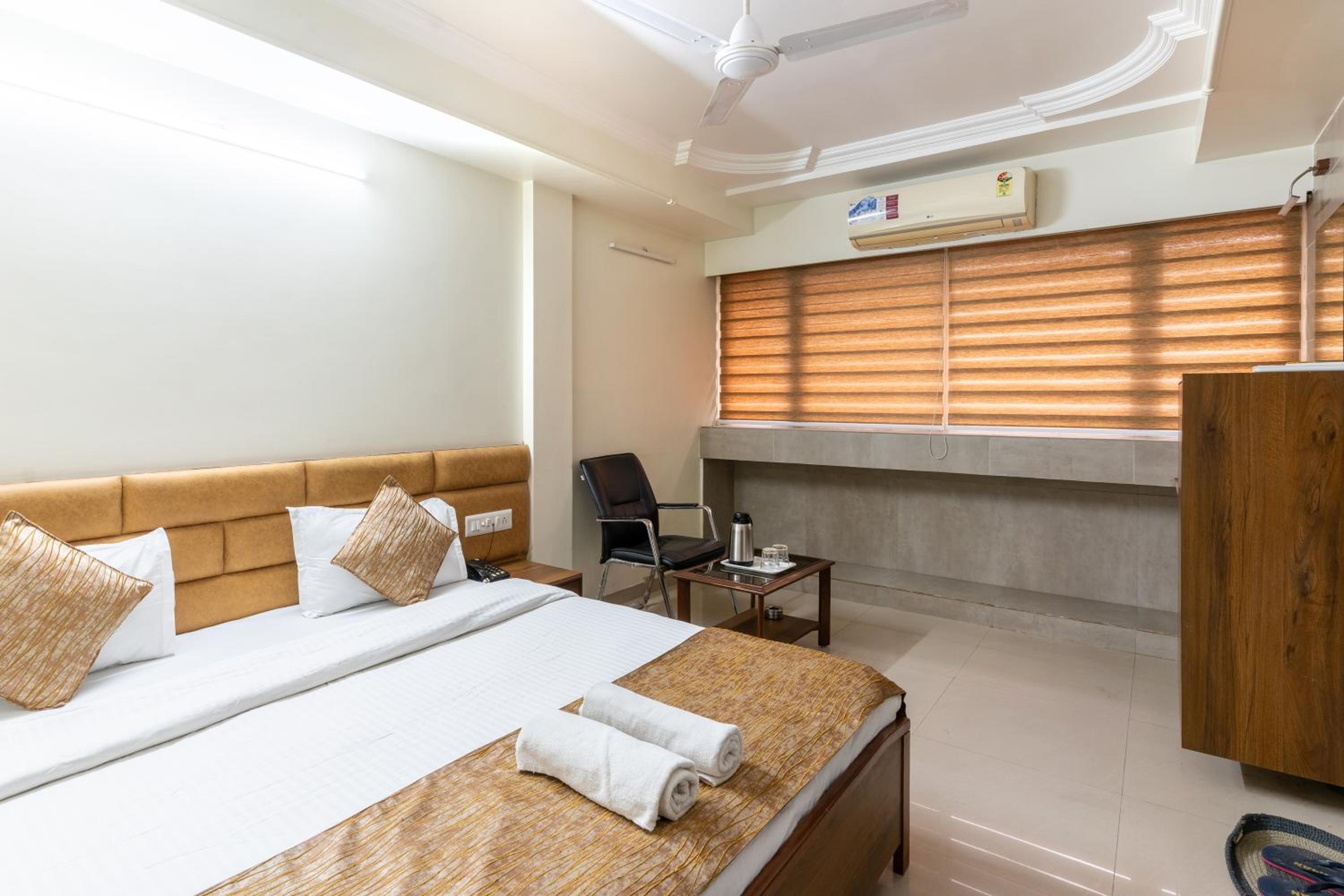 Deluxe Room - Photo 7