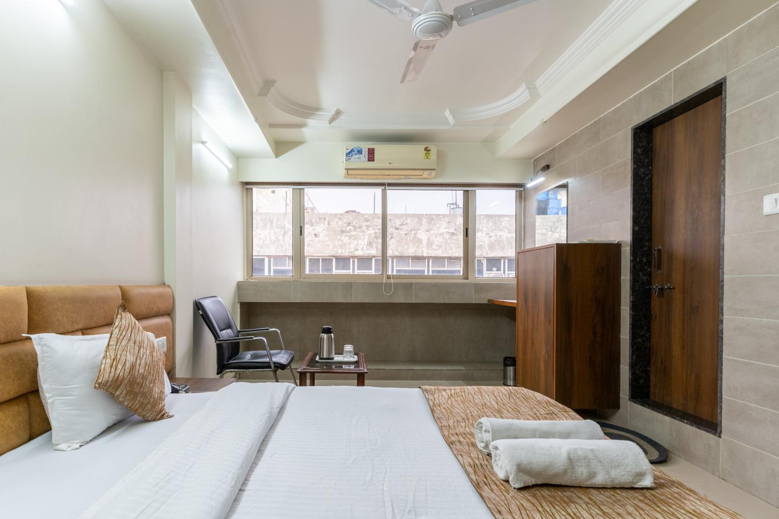 Deluxe Room - Photo 1