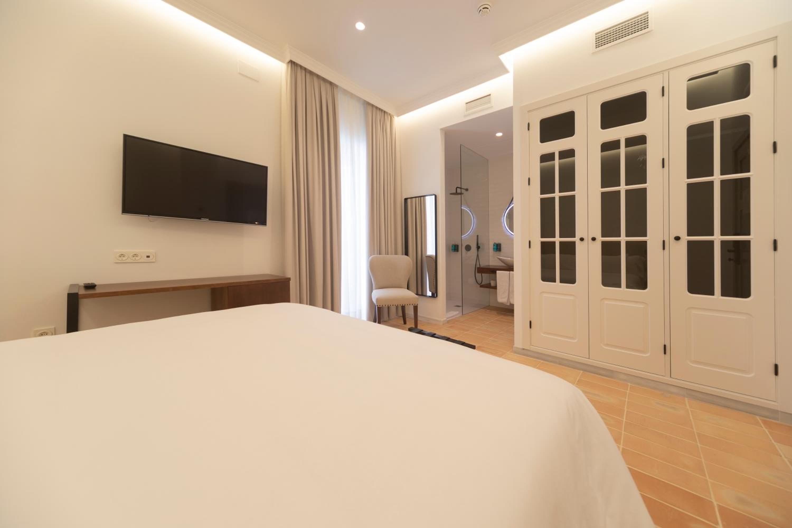 Deluxe Room - Photo 45