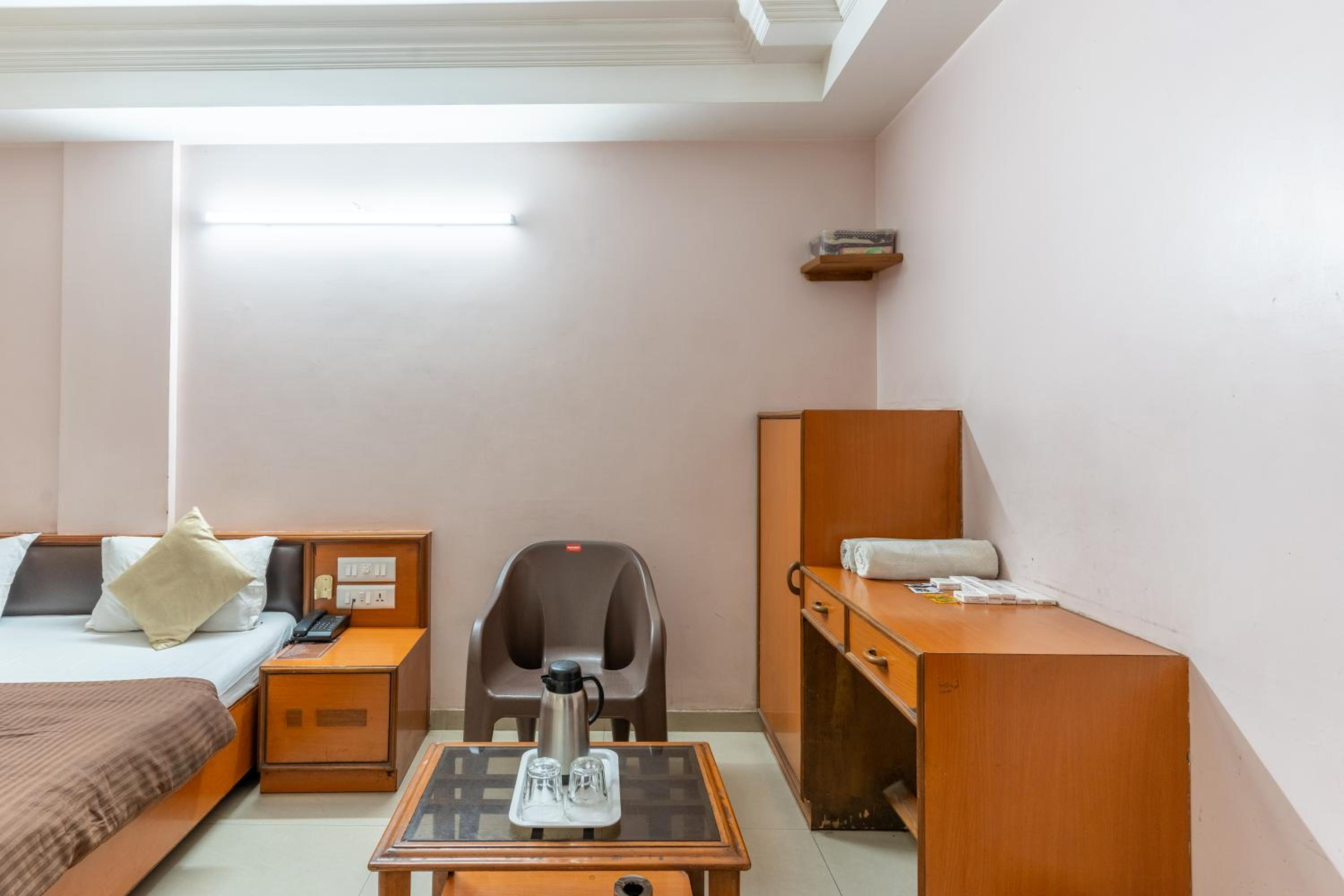Standard Double Room - Photo 11
